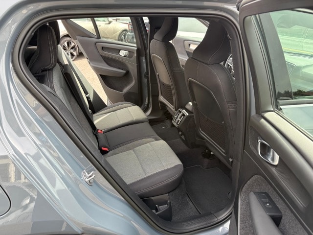 VOLVO XC40 2.0 B4 MH Momentum AWD-image-6