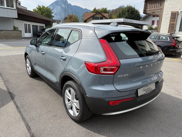 VOLVO XC40 2.0 B4 MH Momentum AWD-image-2