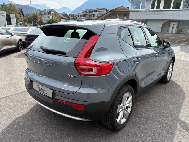 VOLVO XC40 2.0 B4 MH Momentum AWD-image-3