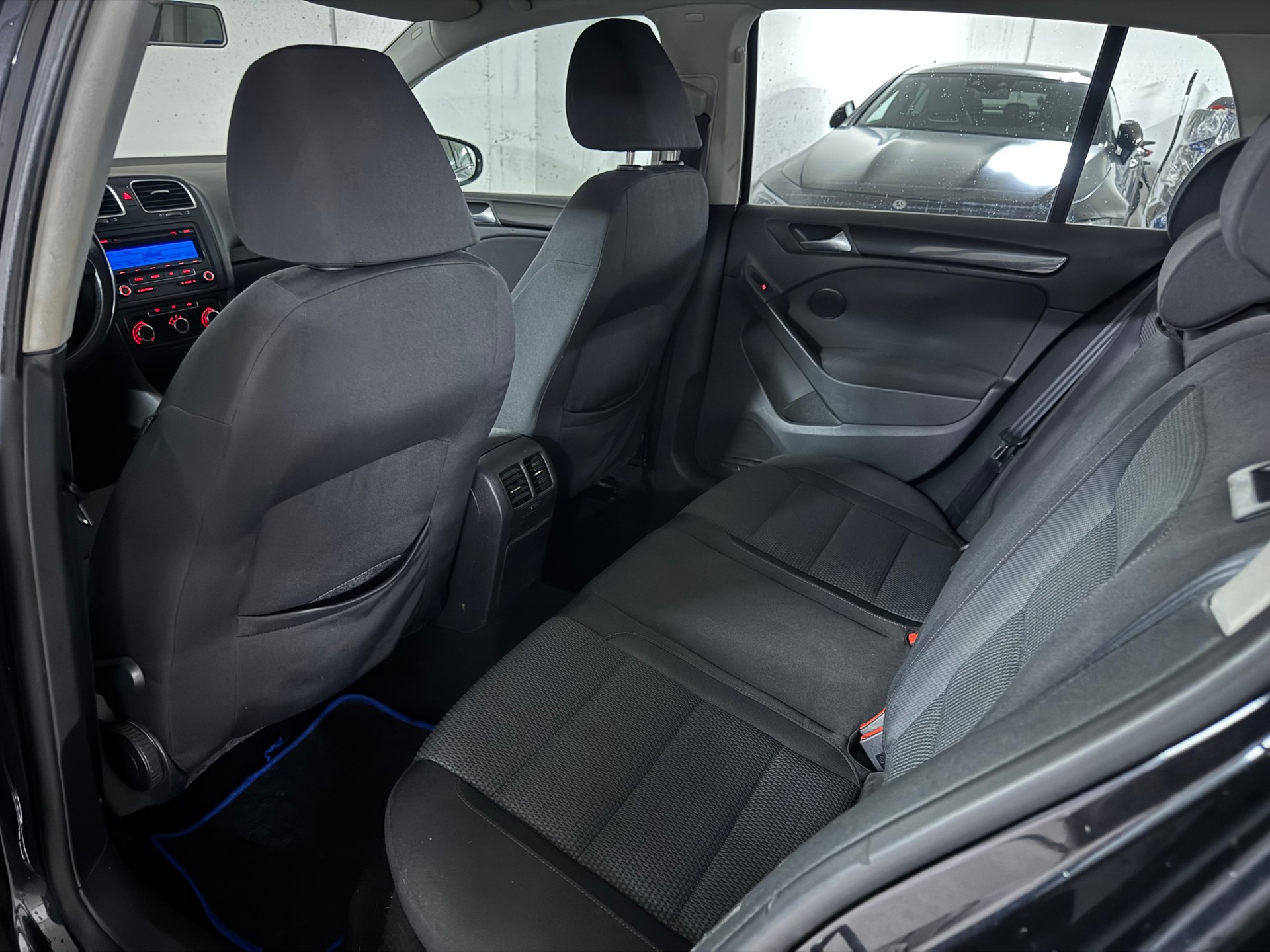 VW Golf 1.6 Comfortline CH-Fahrzeug-image-12