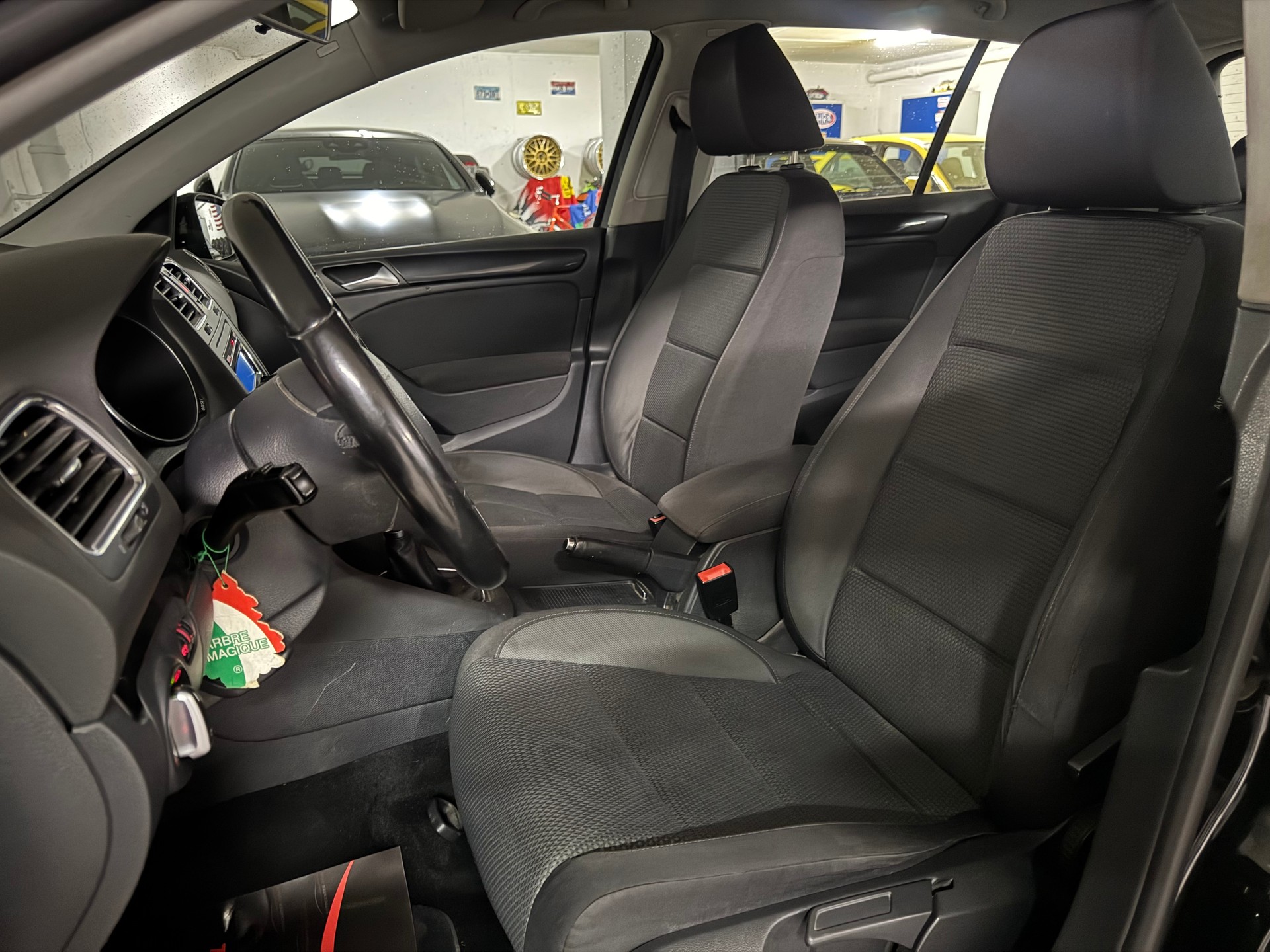 VW Golf 1.6 Comfortline CH-Fahrzeug-image-9