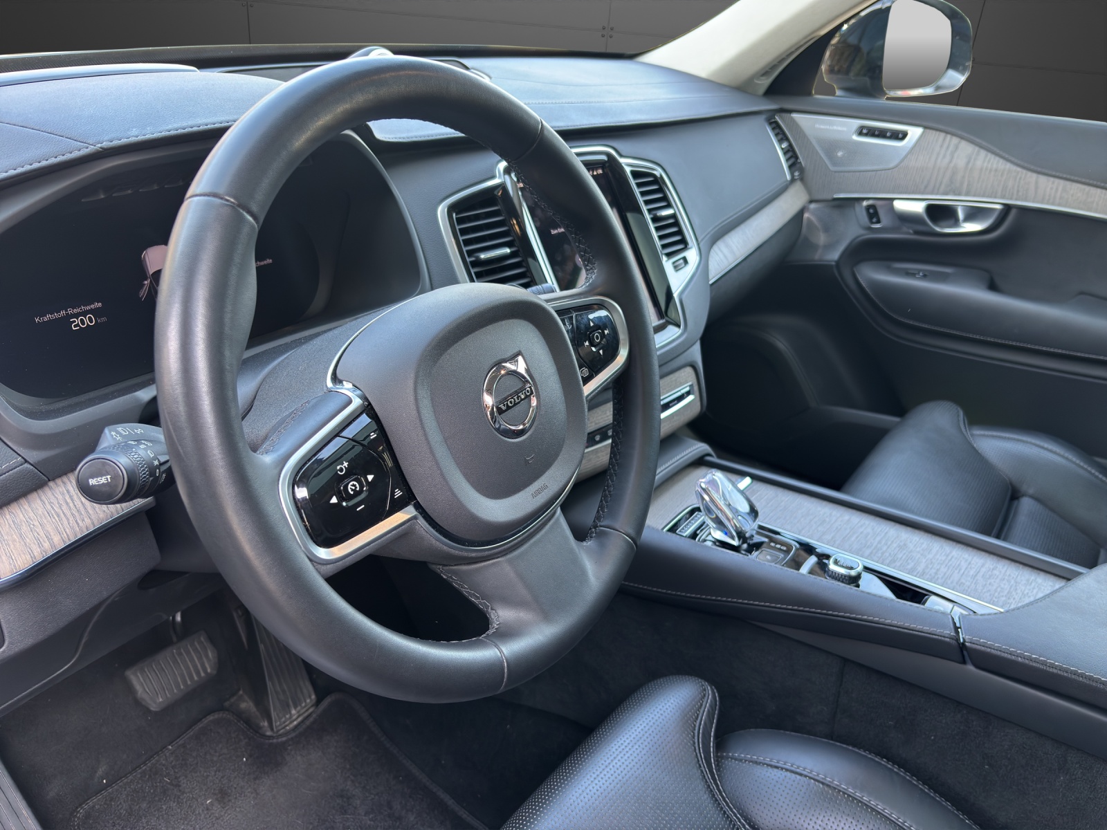 VOLVO XC90 T8 eAWD PluginHybrid Ultimate Dark Geartronic-image-4