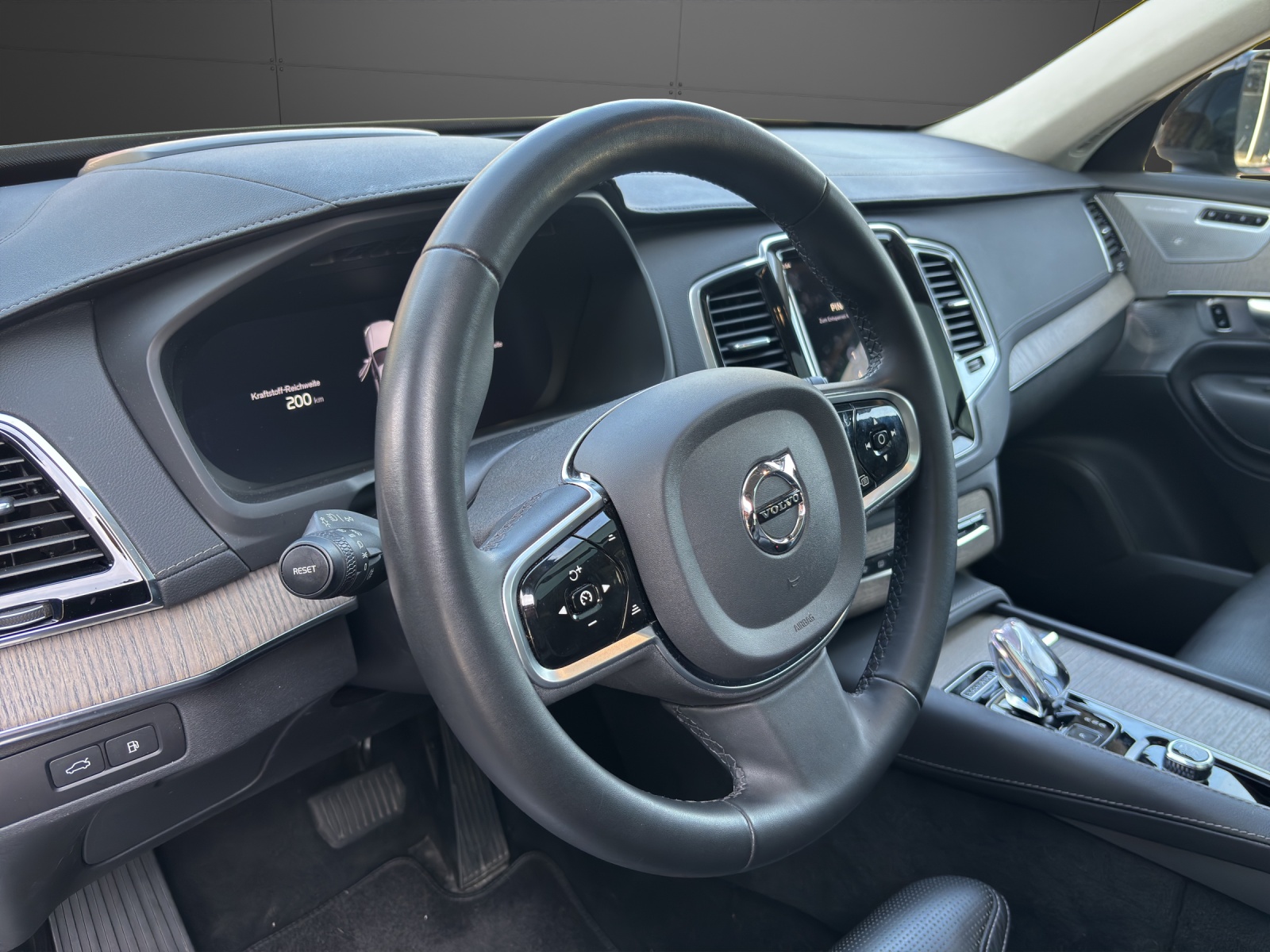 VOLVO XC90 T8 eAWD PluginHybrid Ultimate Dark Geartronic-image-3