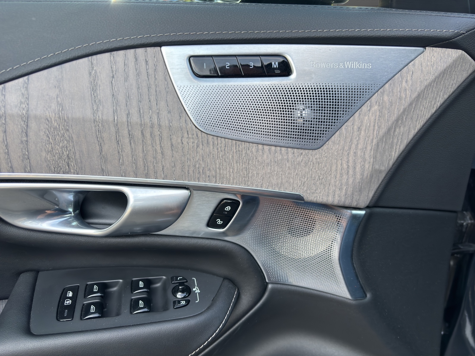 VOLVO XC90 T8 eAWD PluginHybrid Ultimate Dark Geartronic-image-6