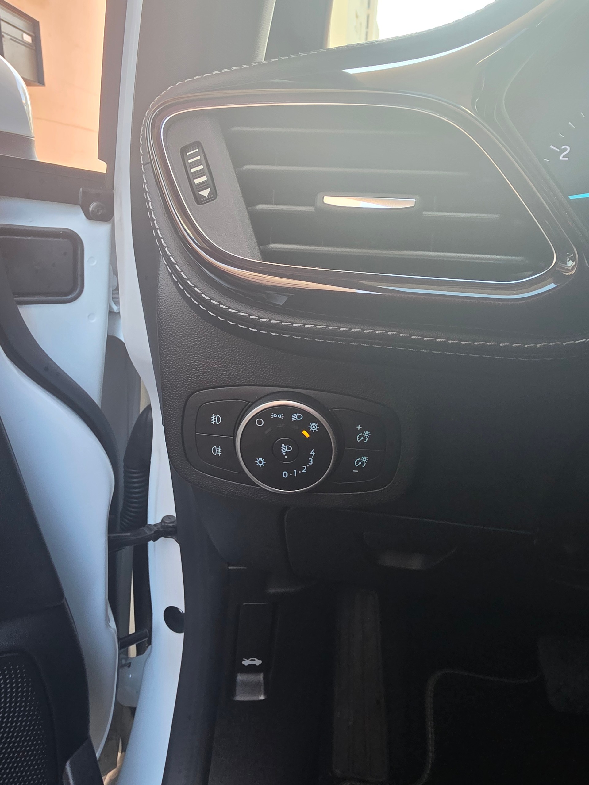 FORD Fiesta 1.0 SCTi Vignale Automat-image-15