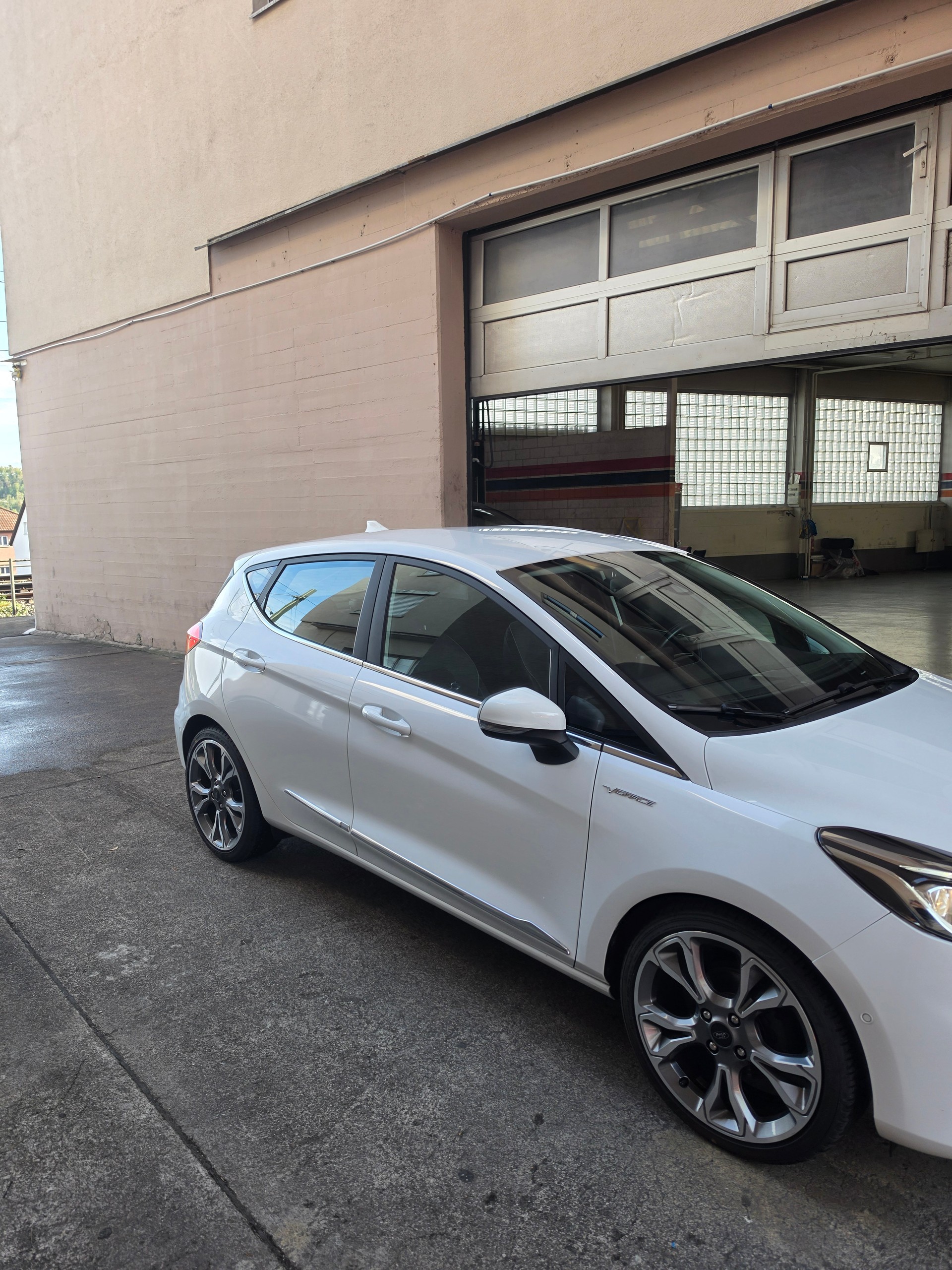 FORD Fiesta 1.0 SCTi Vignale Automat-image-2