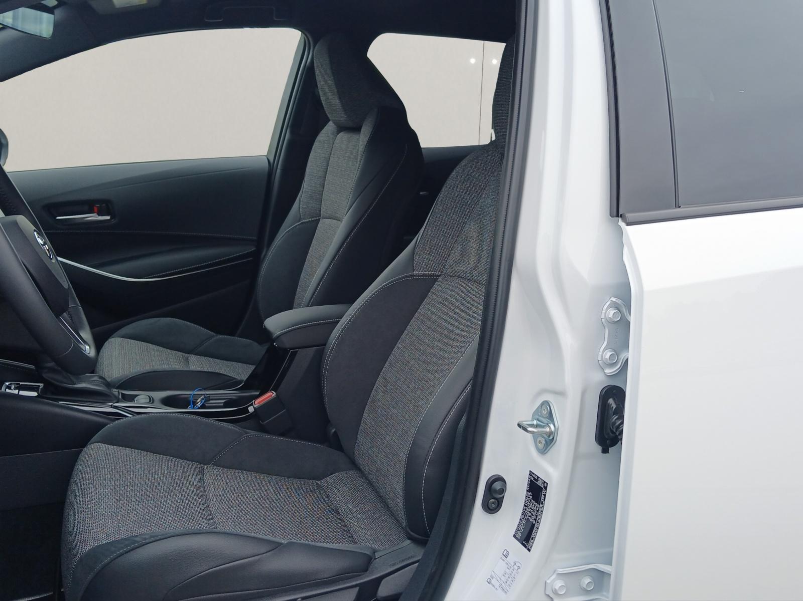 TOYOTA Corolla Touring Sports 2.0 HSD Swiss Edition-image-8