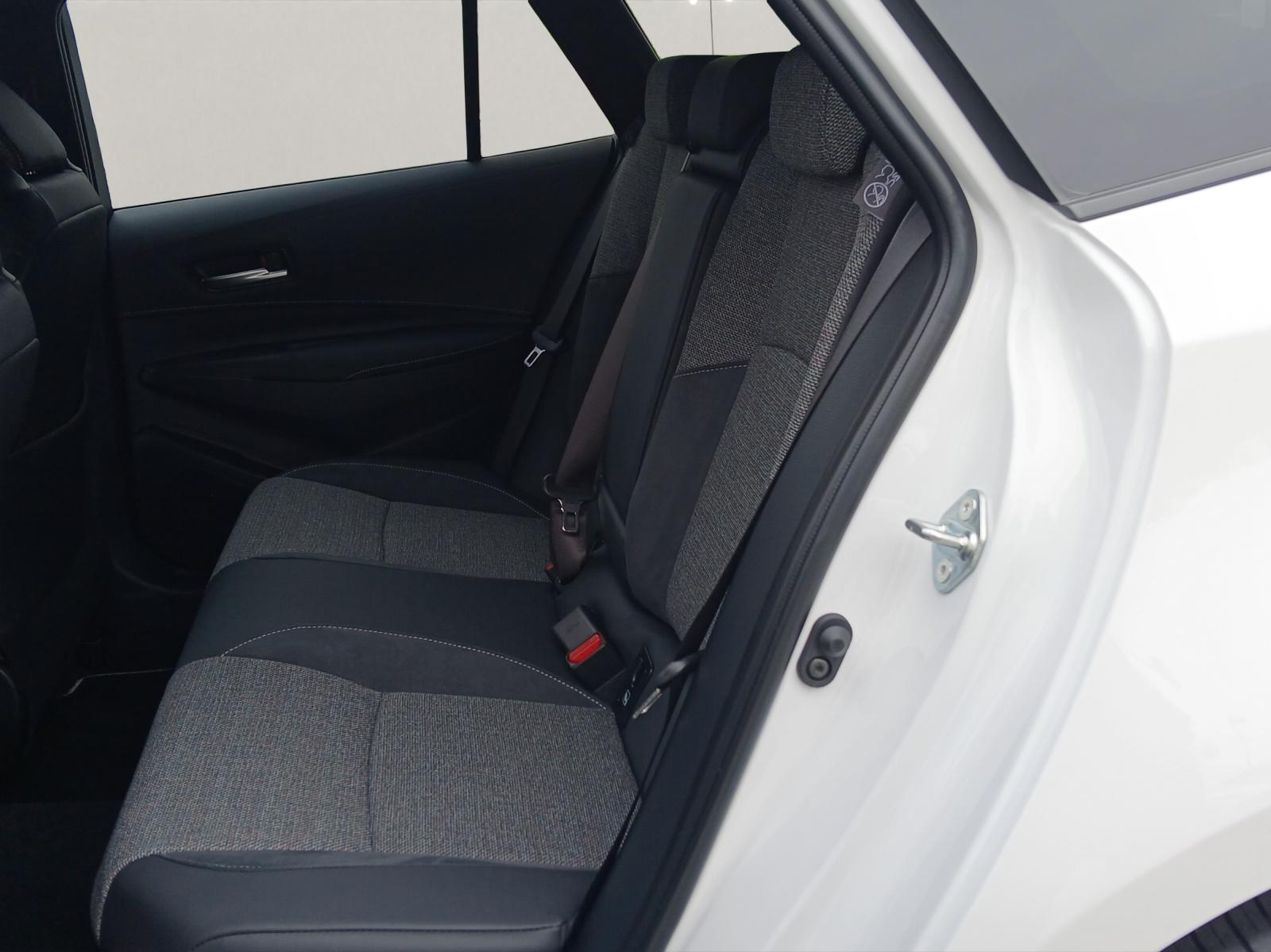 TOYOTA Corolla Touring Sports 2.0 HSD Swiss Edition-image-9