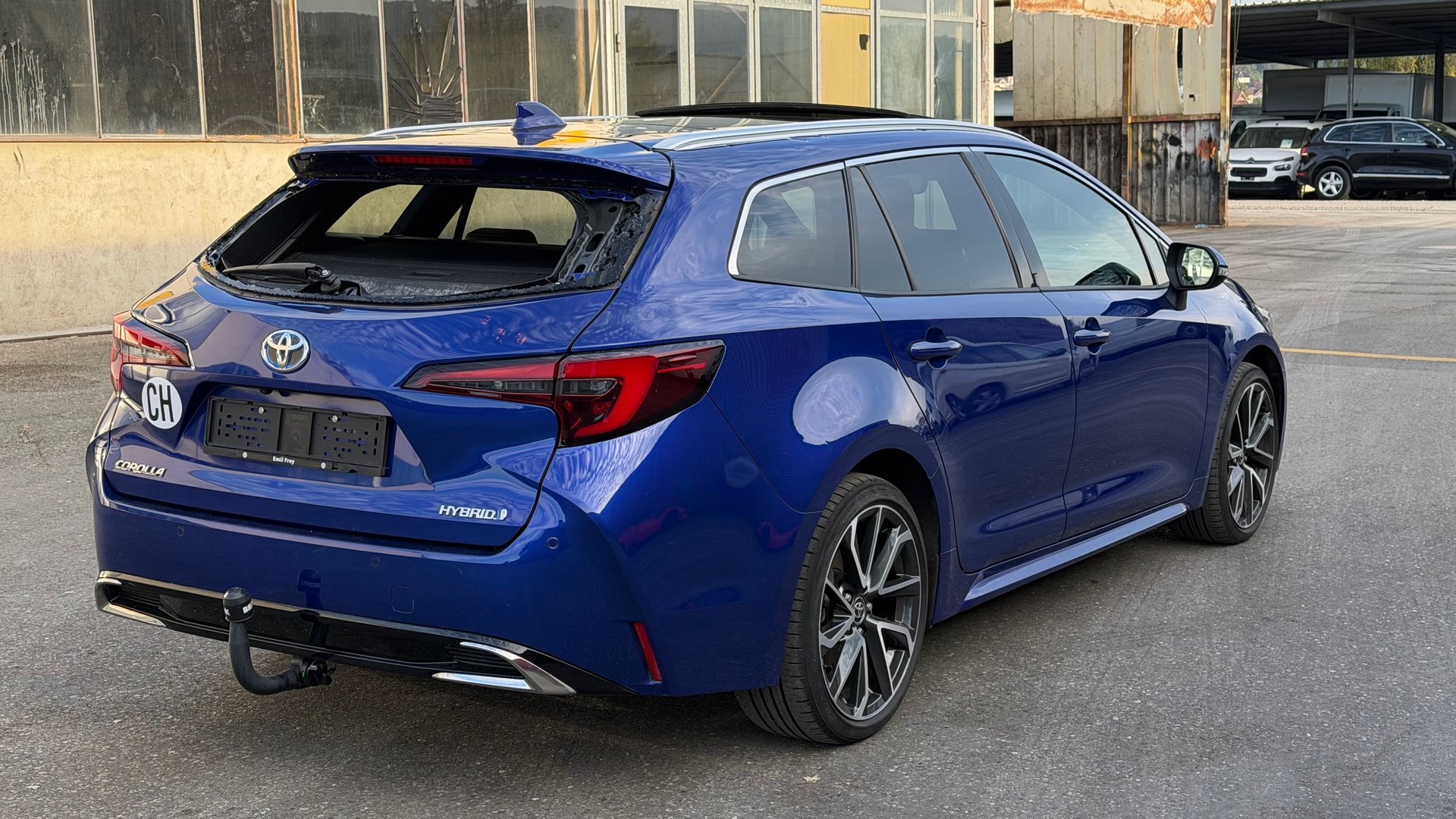 TOYOTA Corolla Touring Sports 2.0 HSD Premium e-CVT-image-4