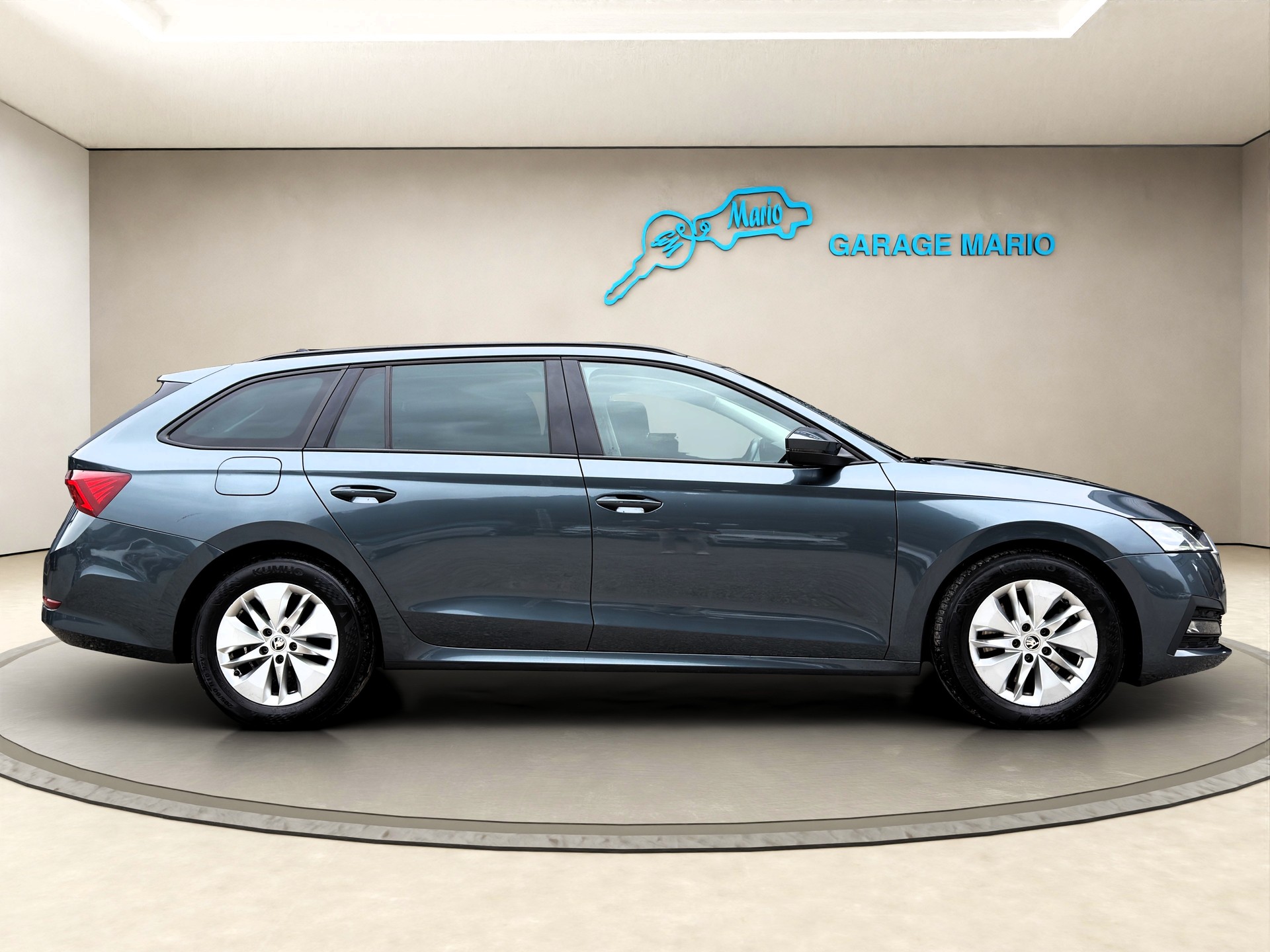 SKODA Octavia Combi 2.0 TDI DSG Ambition 4x4 ✅CH-Fahrzeug & 8-fach bereift✅-image-3