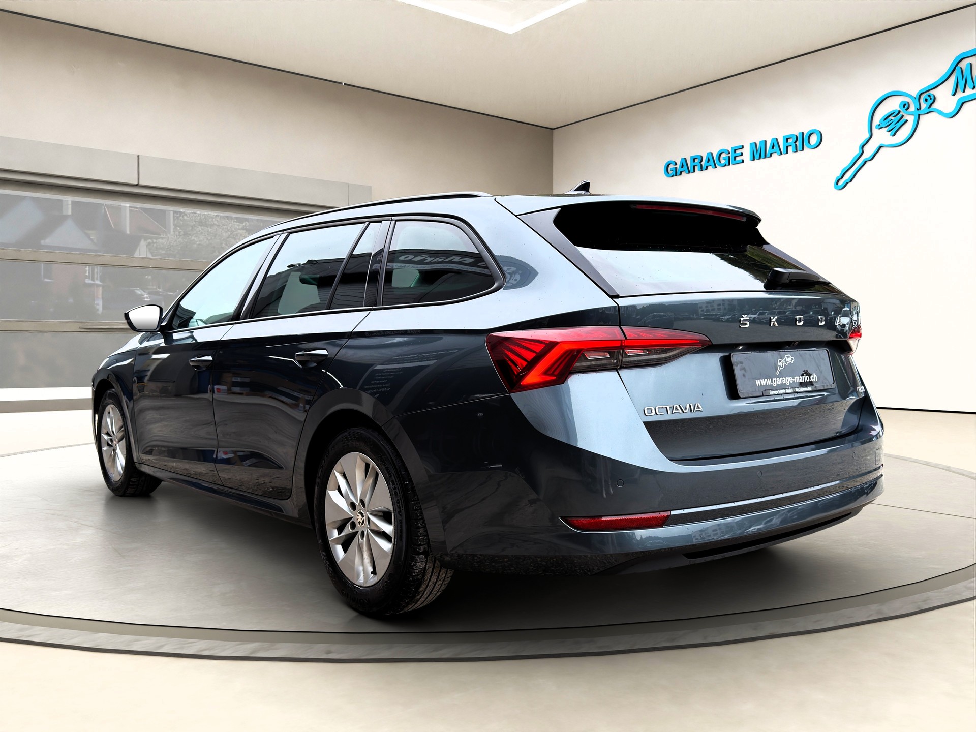 SKODA Octavia Combi 2.0 TDI DSG Ambition 4x4 ✅CH-Fahrzeug & 8-fach bereift✅-image-6