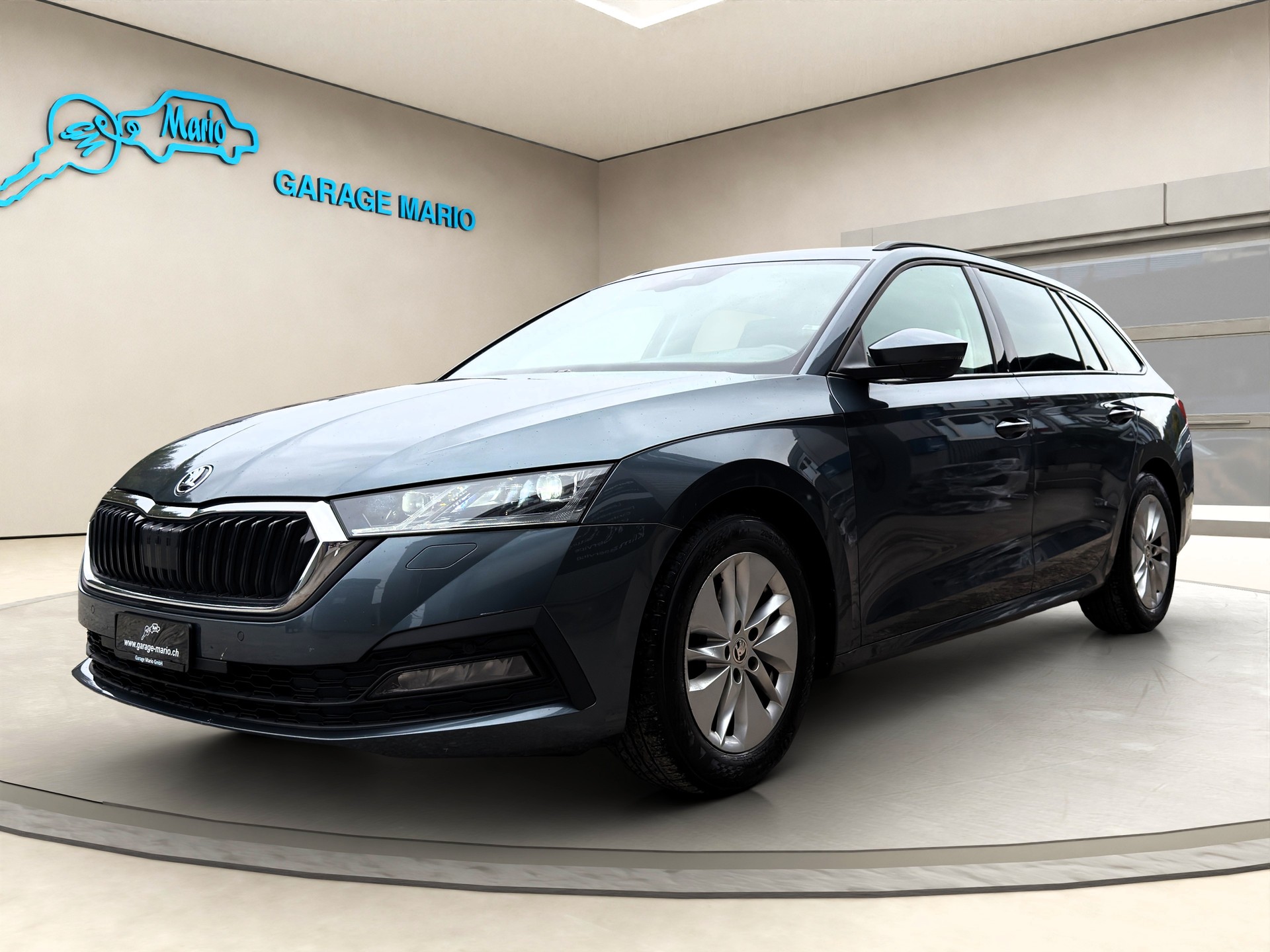 SKODA Octavia Combi 2.0 TDI DSG Ambition 4x4 ✅CH-Fahrzeug & 8-fach bereift✅-image-2