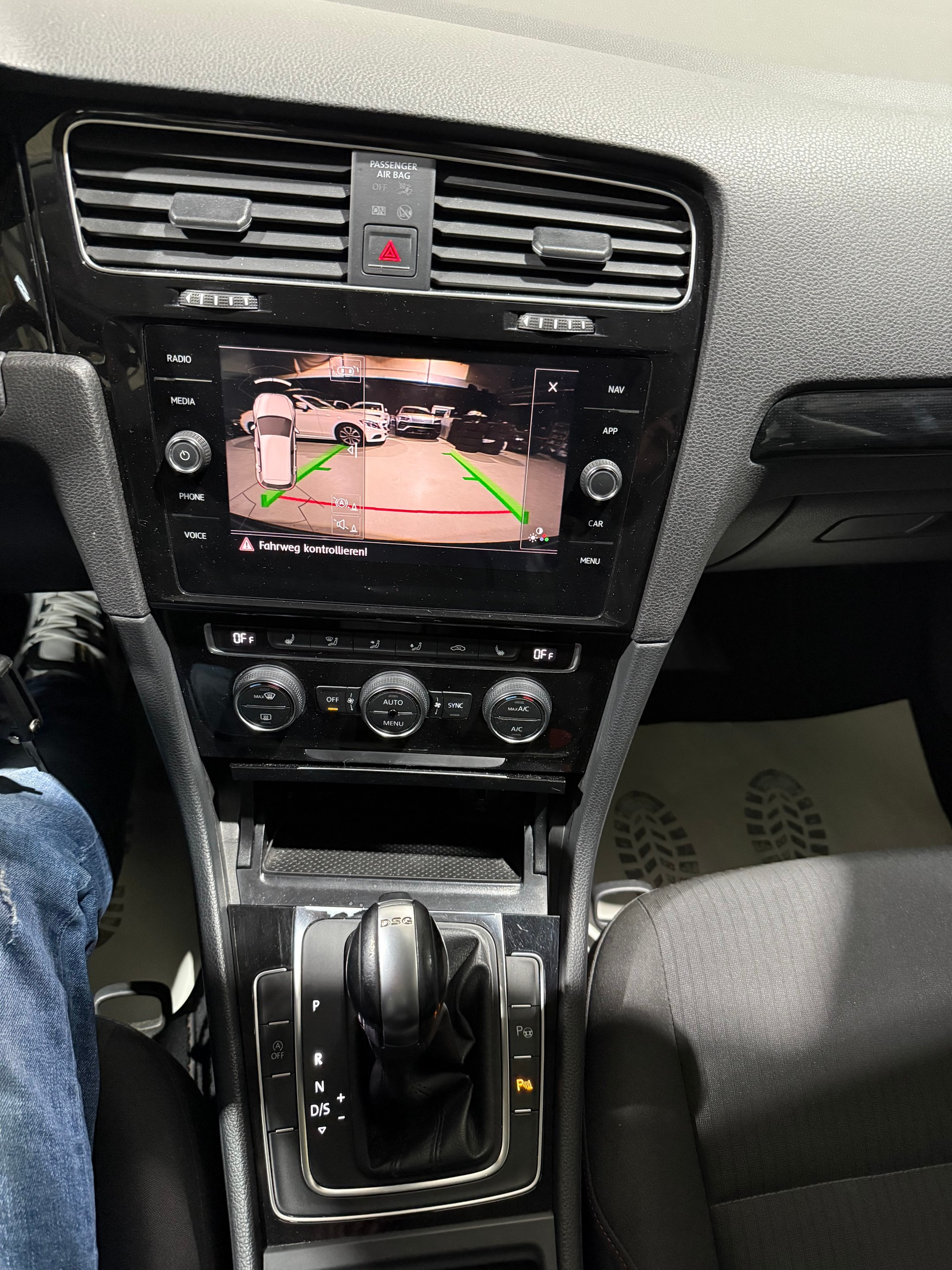 VW Golf 1.0 TSI Comfortline DSG CH Fahrzeug-image-15