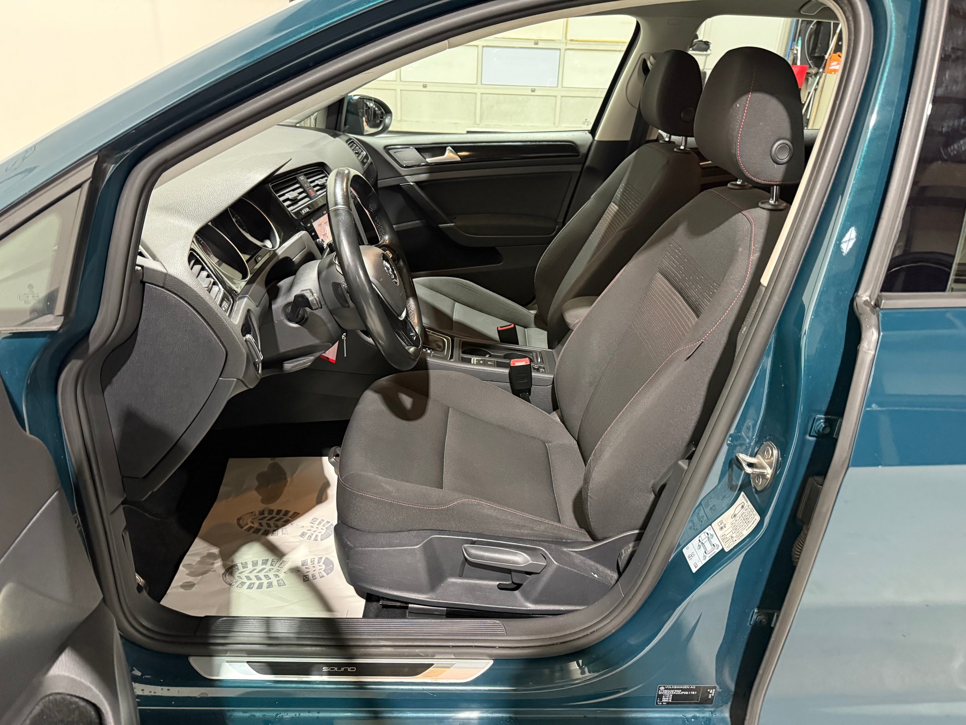 VW Golf 1.0 TSI Comfortline DSG CH Fahrzeug-image-12