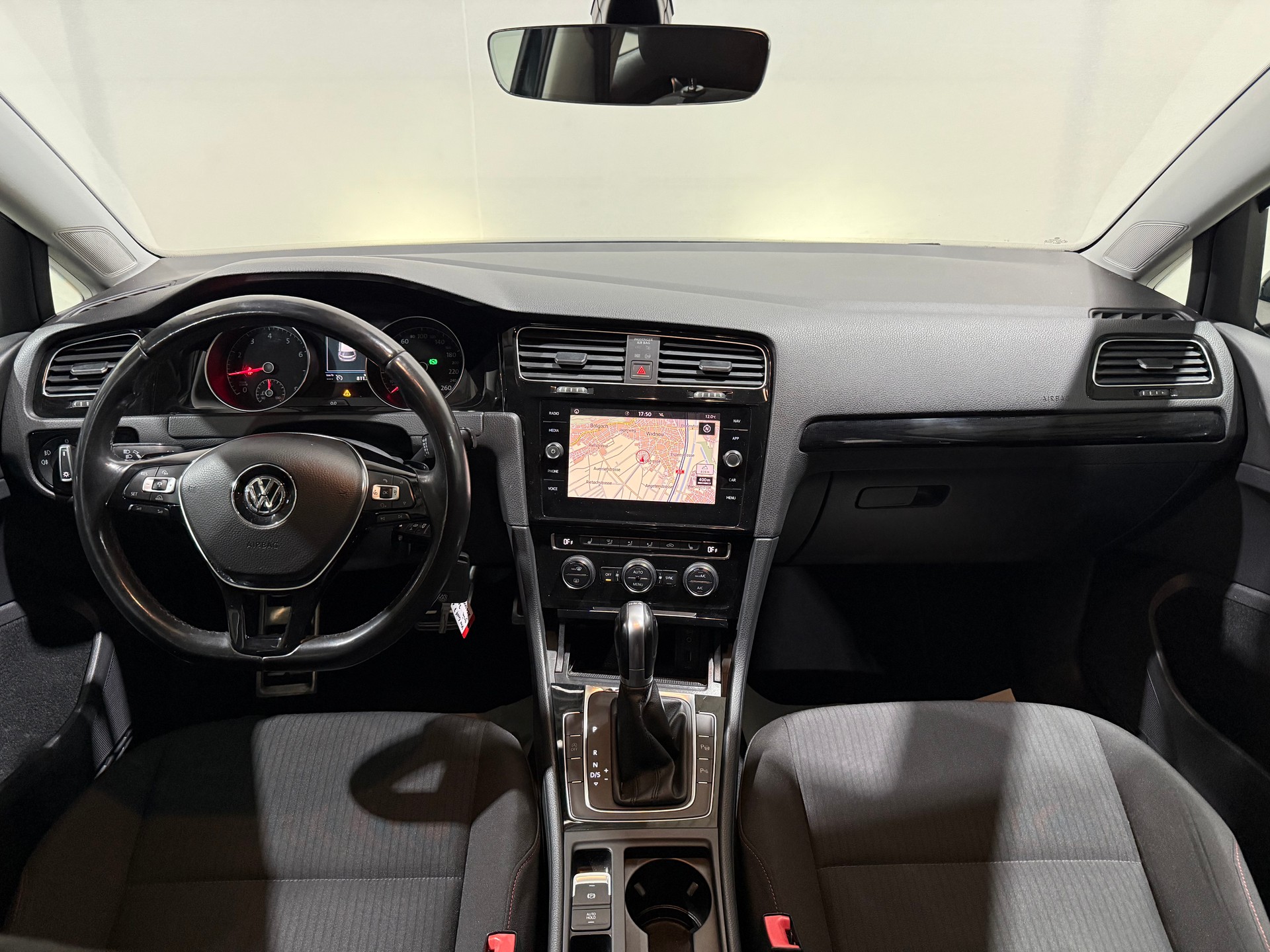 VW Golf 1.0 TSI Comfortline DSG CH Fahrzeug-image-11