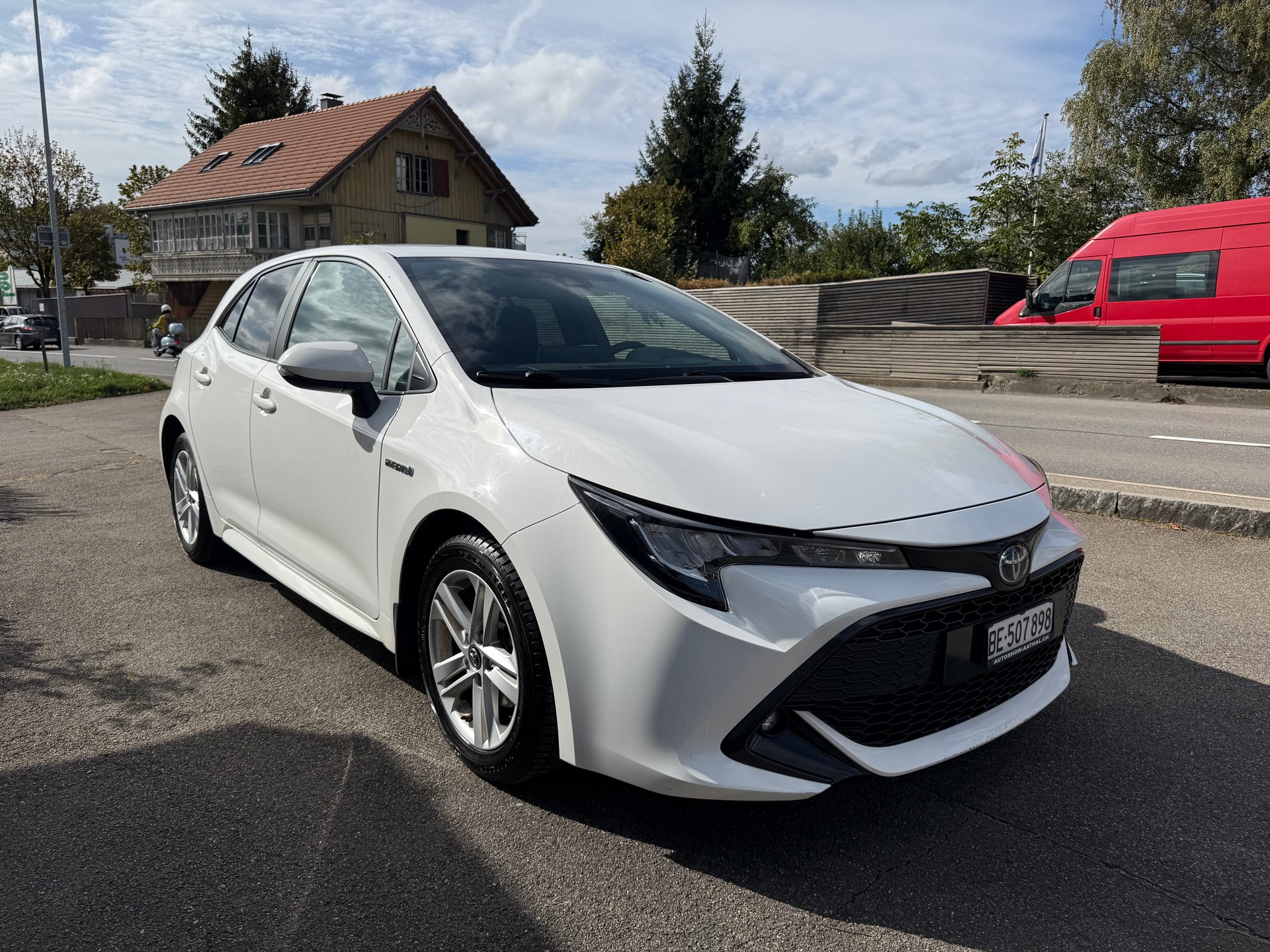 TOYOTA 1.8 HSD Trend-image-0