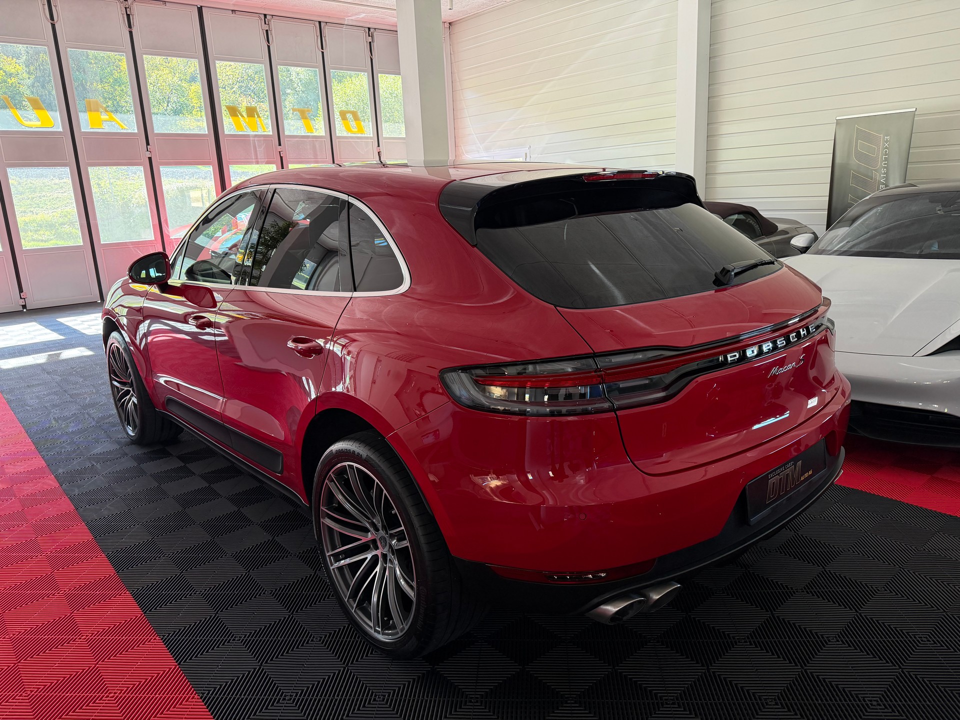 PORSCHE Macan S-image-2