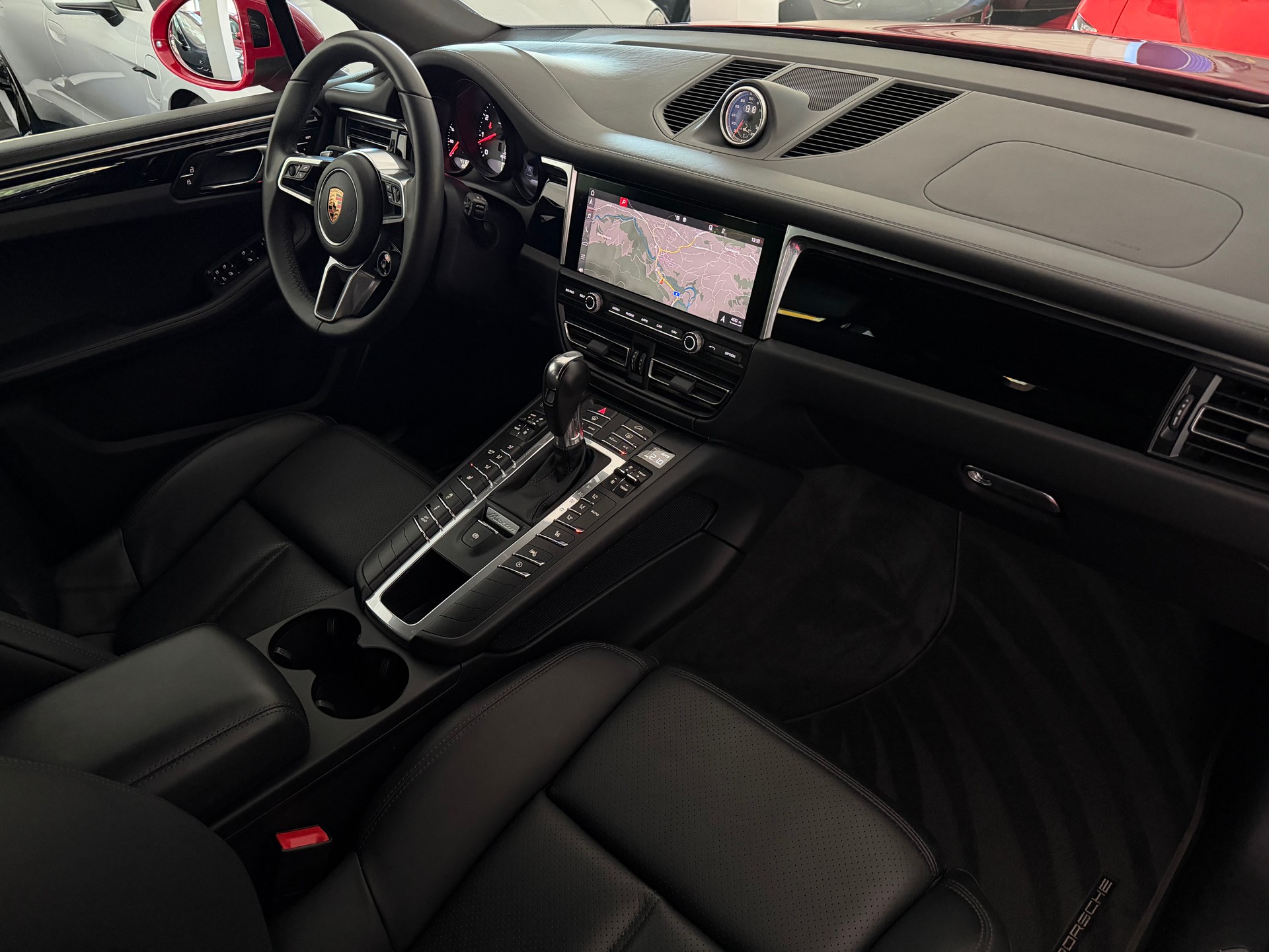 PORSCHE Macan S-image-11
