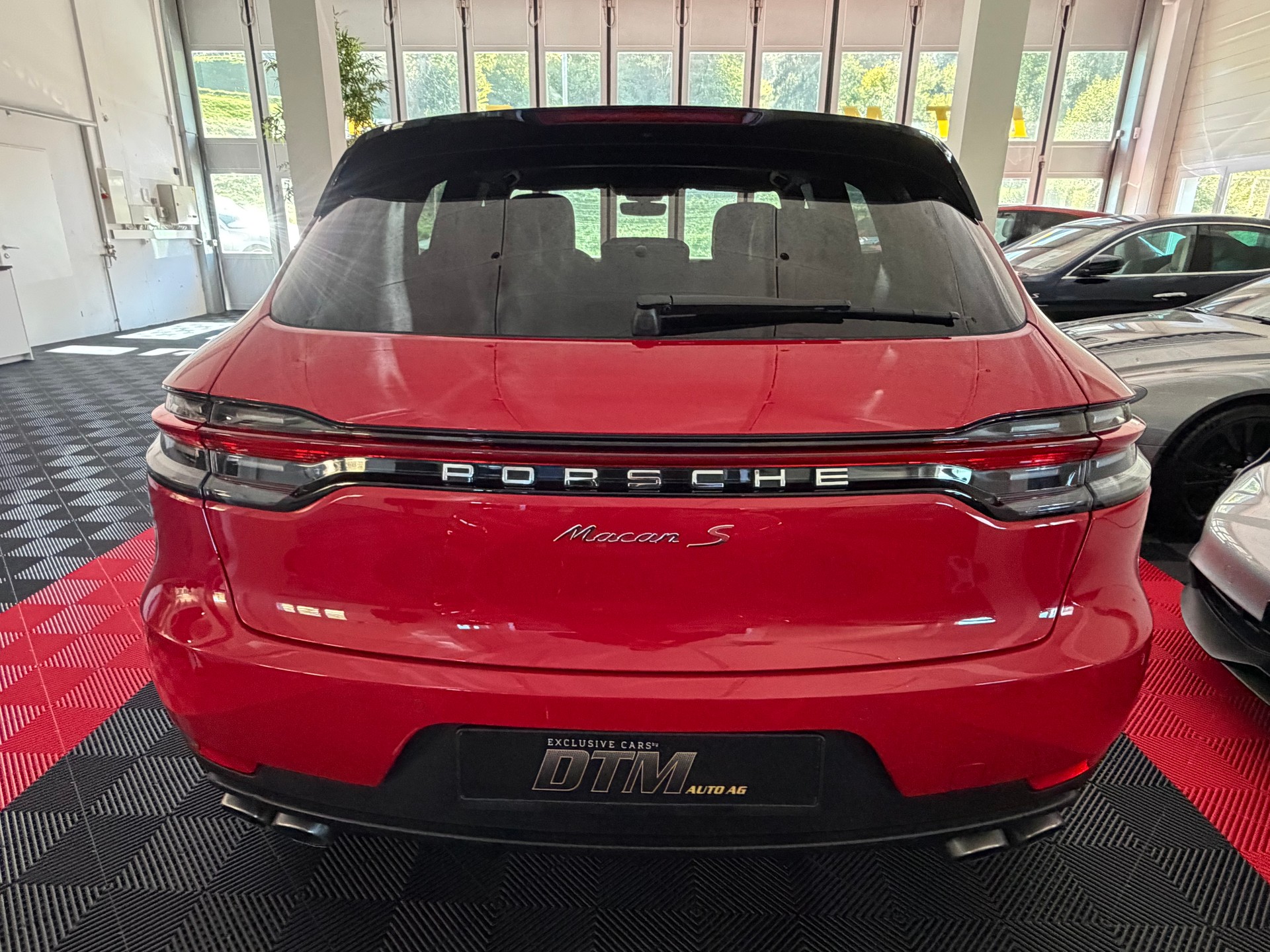 PORSCHE Macan S-image-3