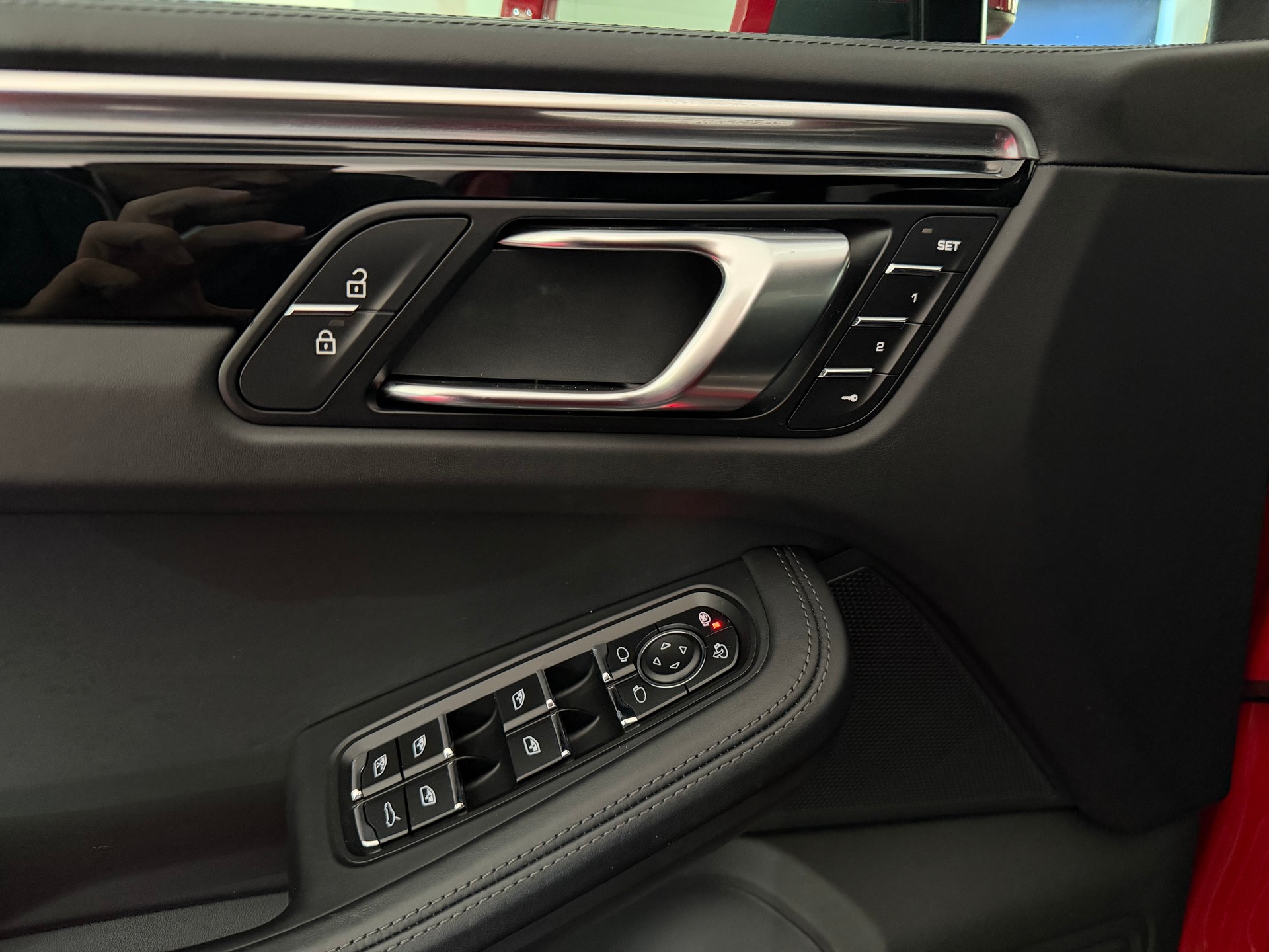 PORSCHE Macan S-image-13