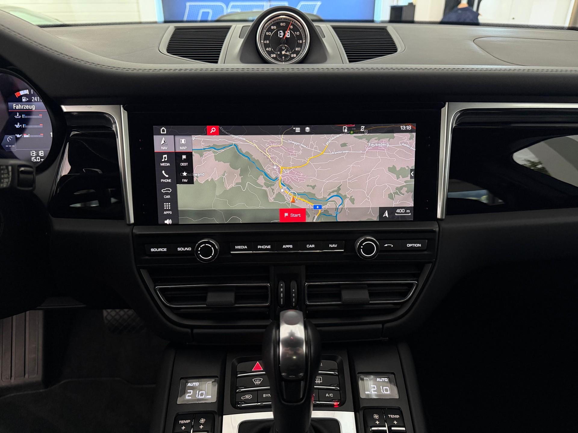 PORSCHE Macan S-image-9
