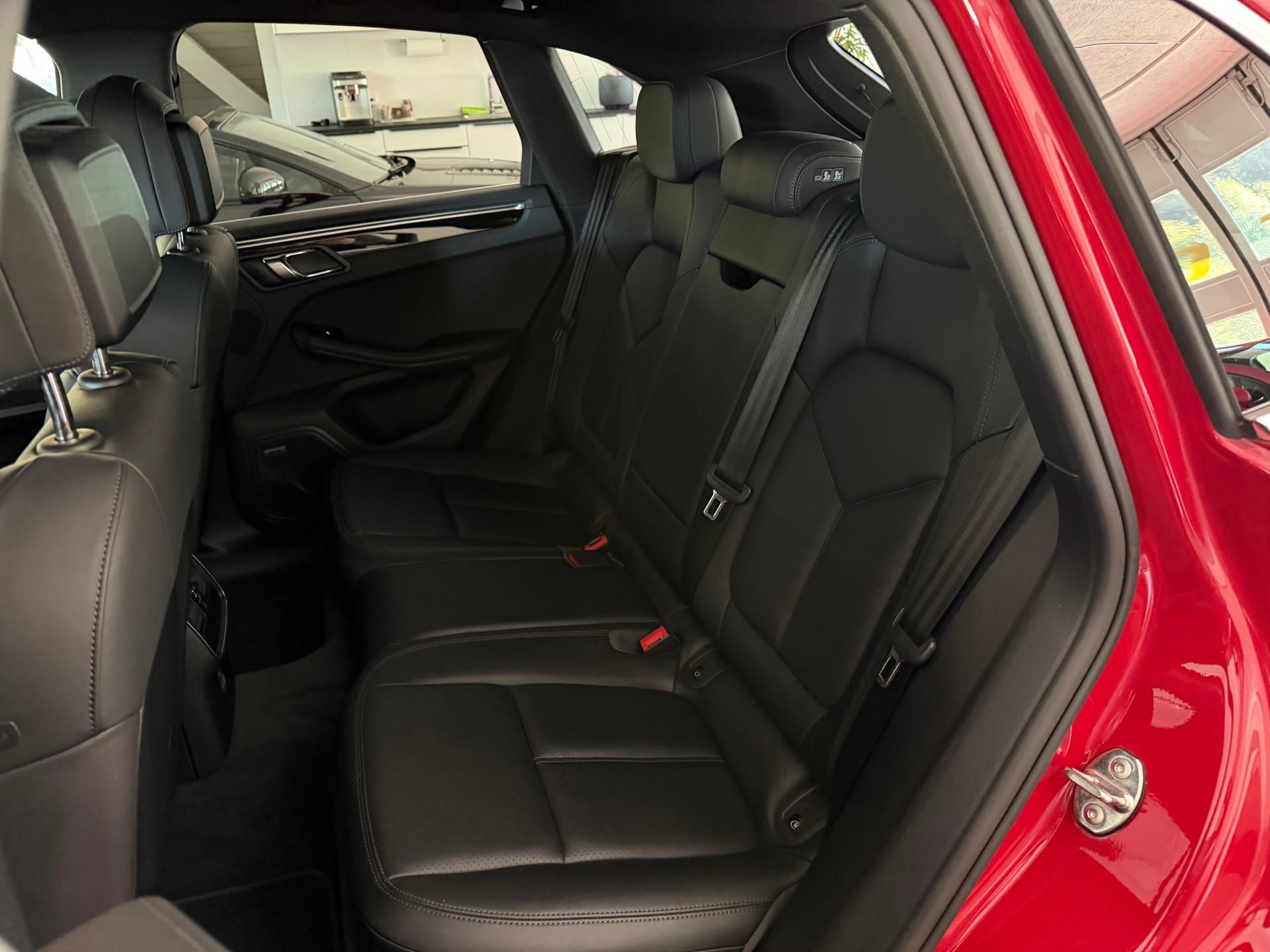 PORSCHE Macan S-image-14