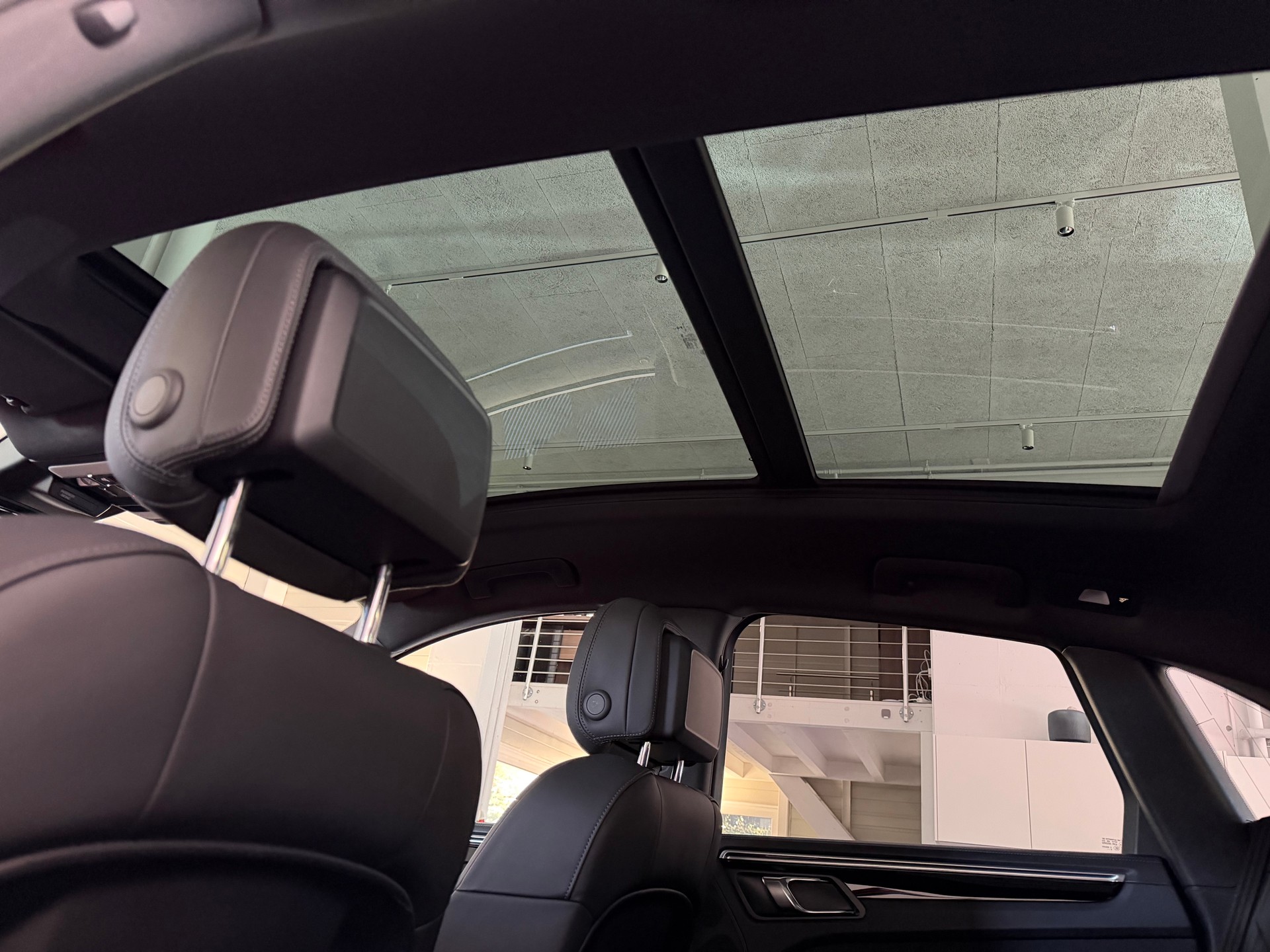PORSCHE Macan S-image-15