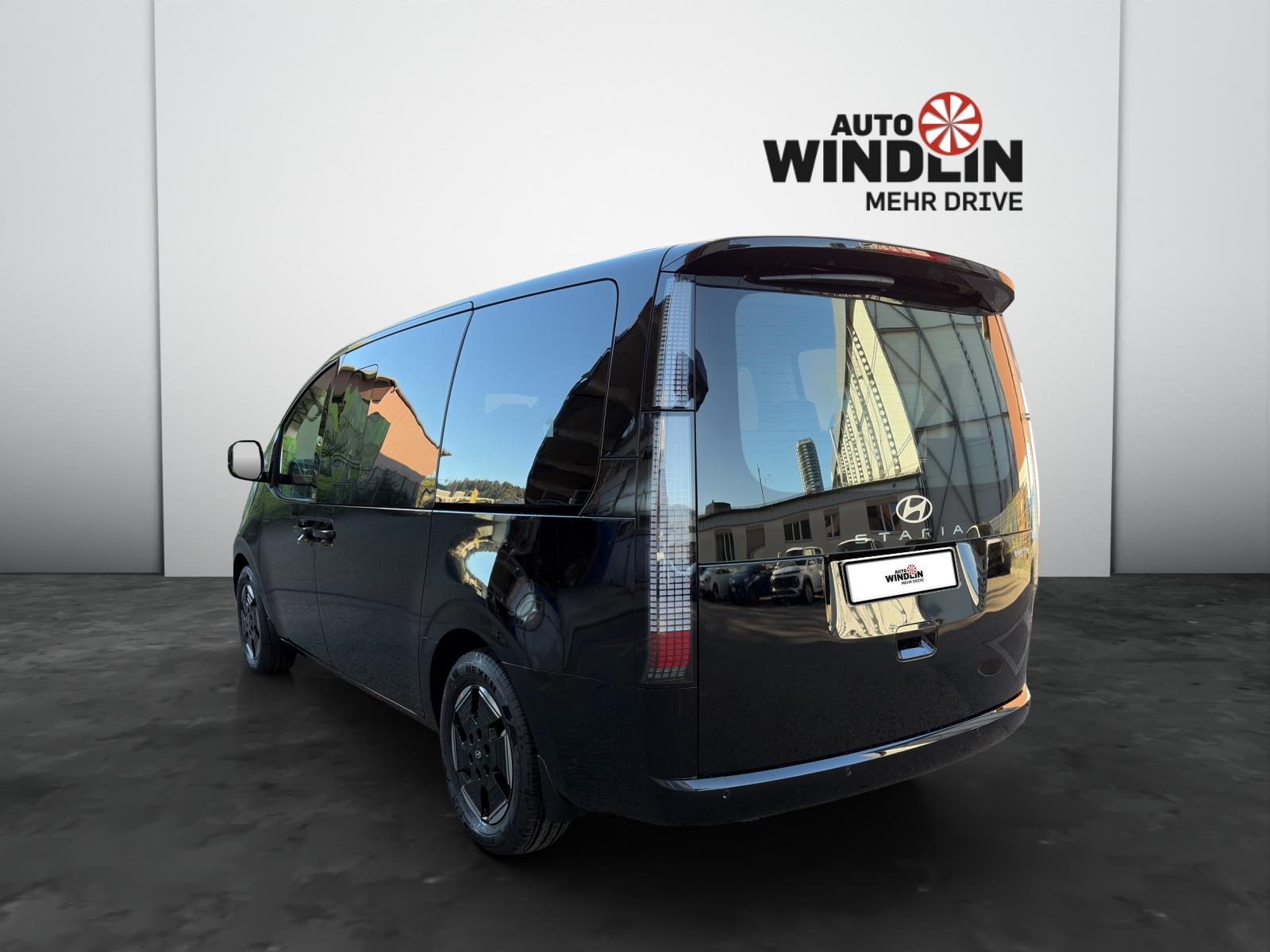 HYUNDAI Staria Wagon 84 kWh Vertex Sunroof-image-3