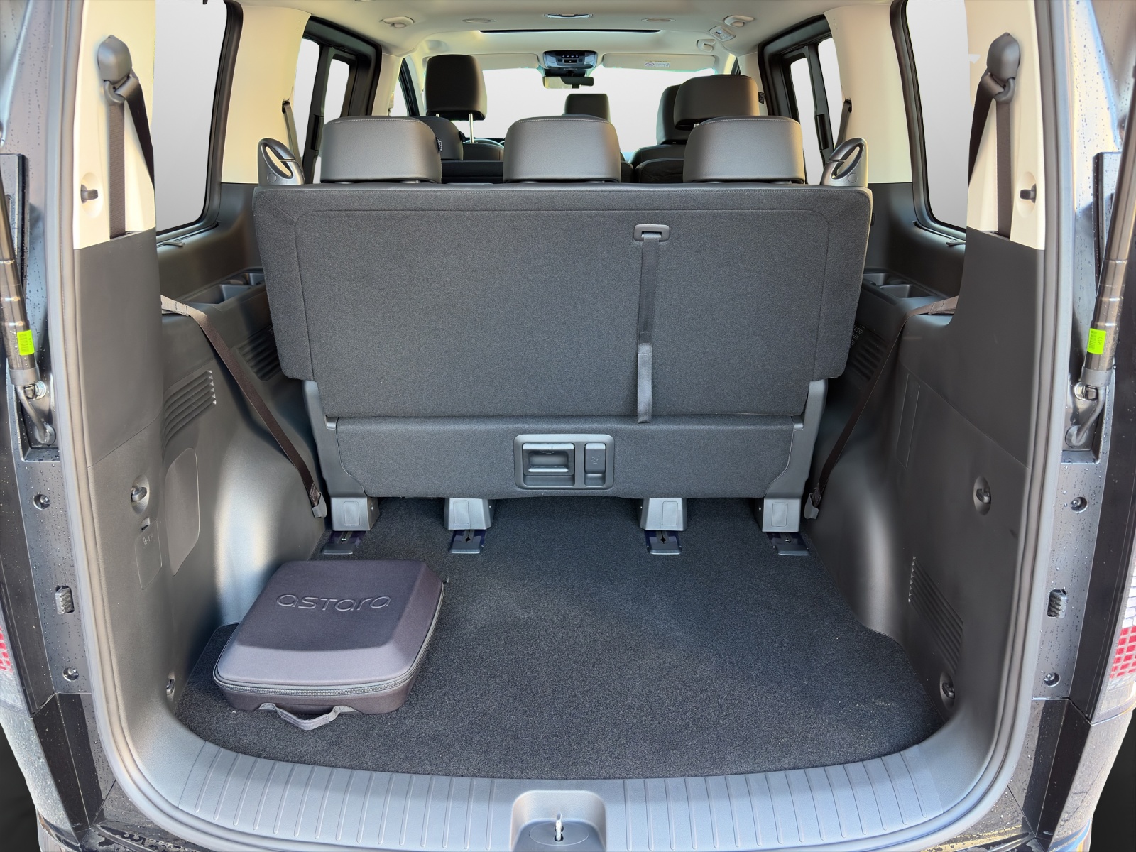 HYUNDAI Staria Wagon 84 kWh Vertex Sunroof-image-14