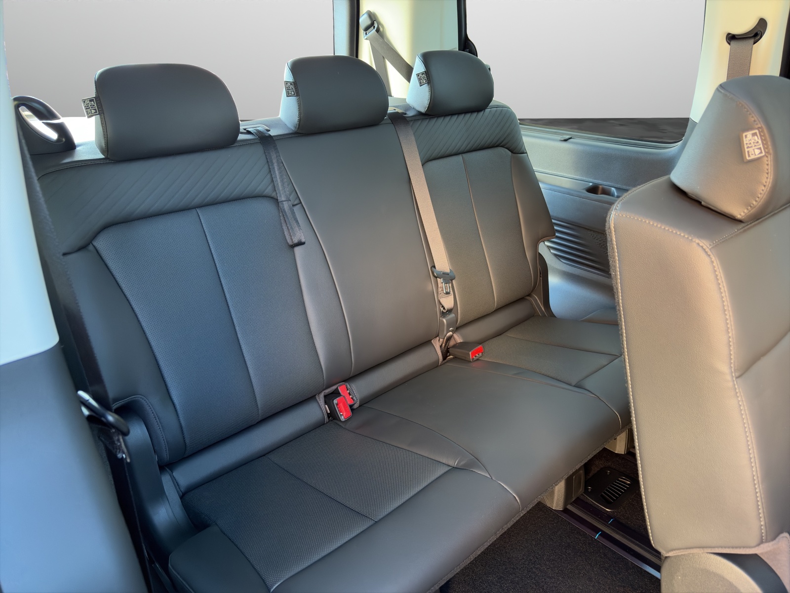 HYUNDAI Staria Wagon 84 kWh Vertex Sunroof-image-13