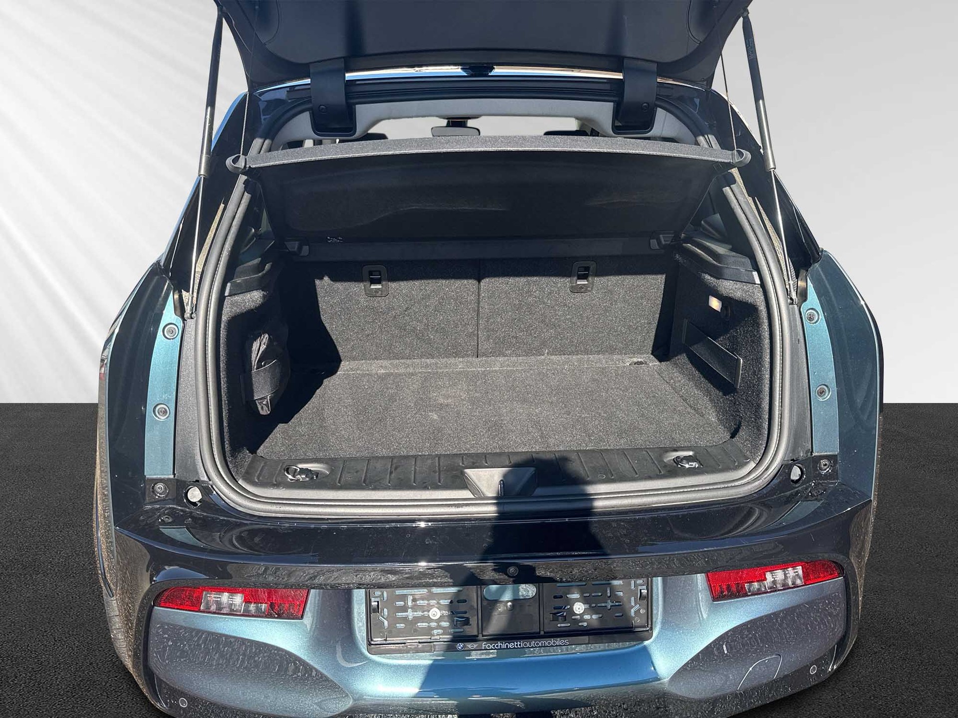 BMW i3s (120Ah) Fleet Edition-image-7