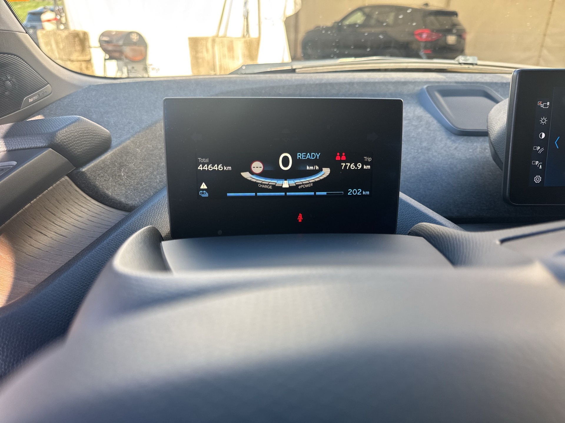 BMW i3s (120Ah) Fleet Edition-image-12