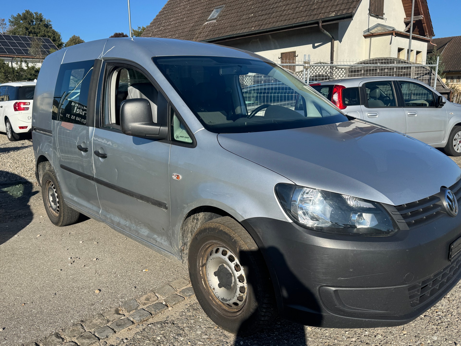 VW Caddy Maxi 2.0 TDI 4Motion-image-2