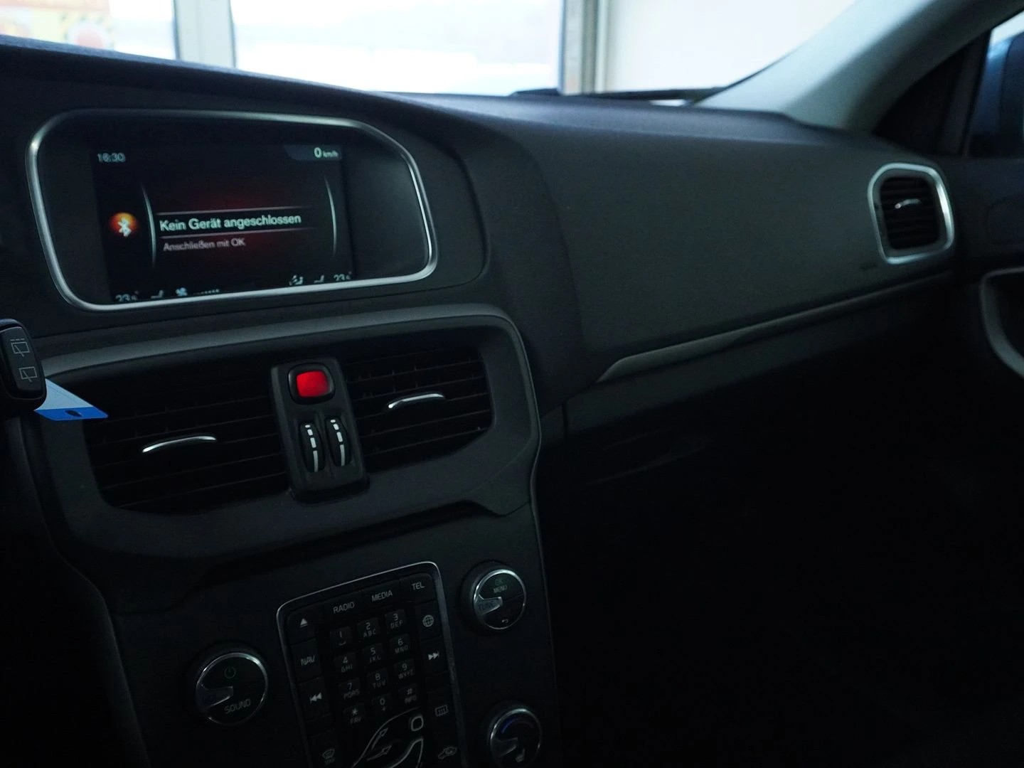 VOLVO V40 D2 Kinetic Powershift-image-6