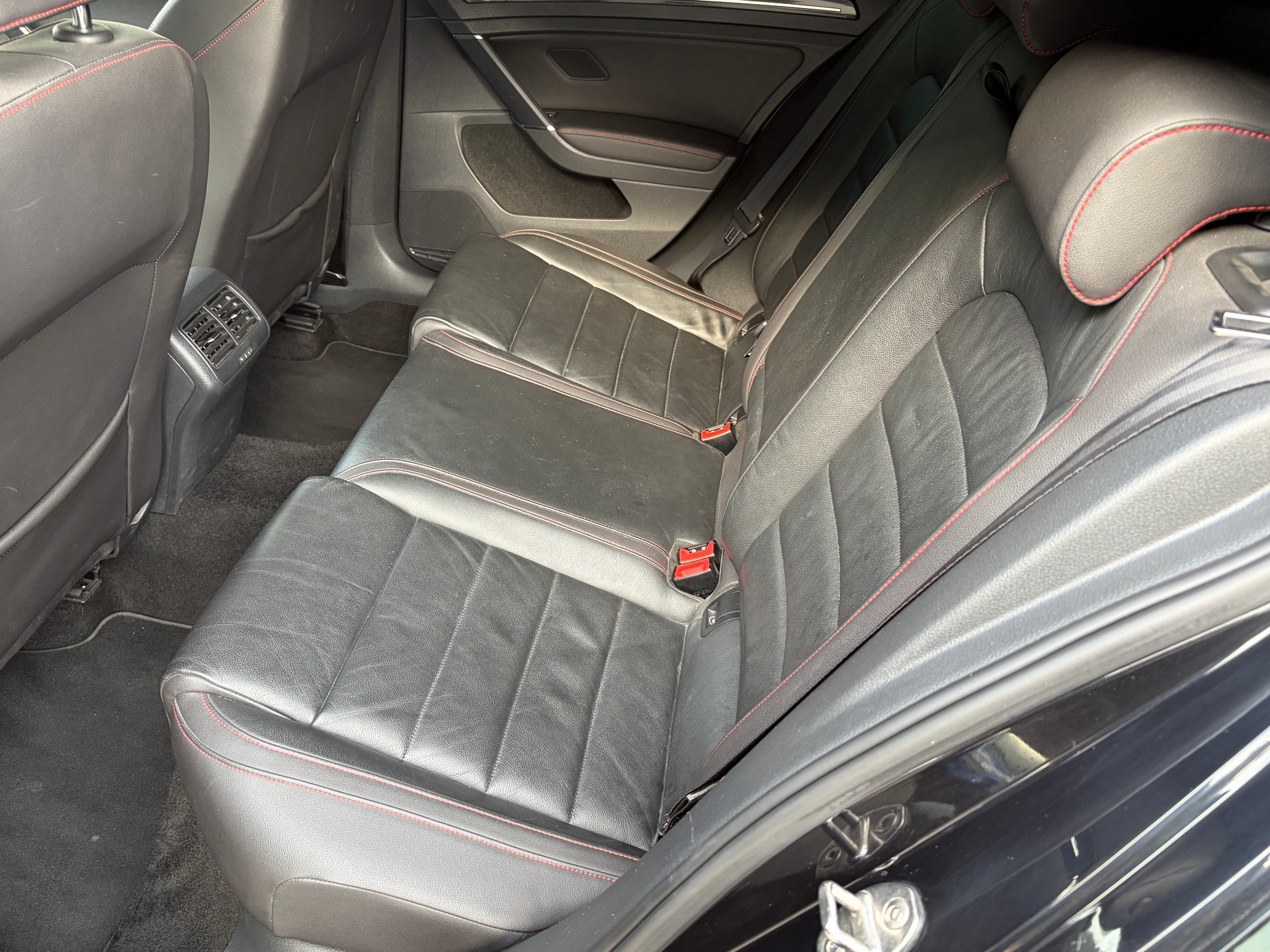 VW Golf 2.0 TSI GTI-image-10
