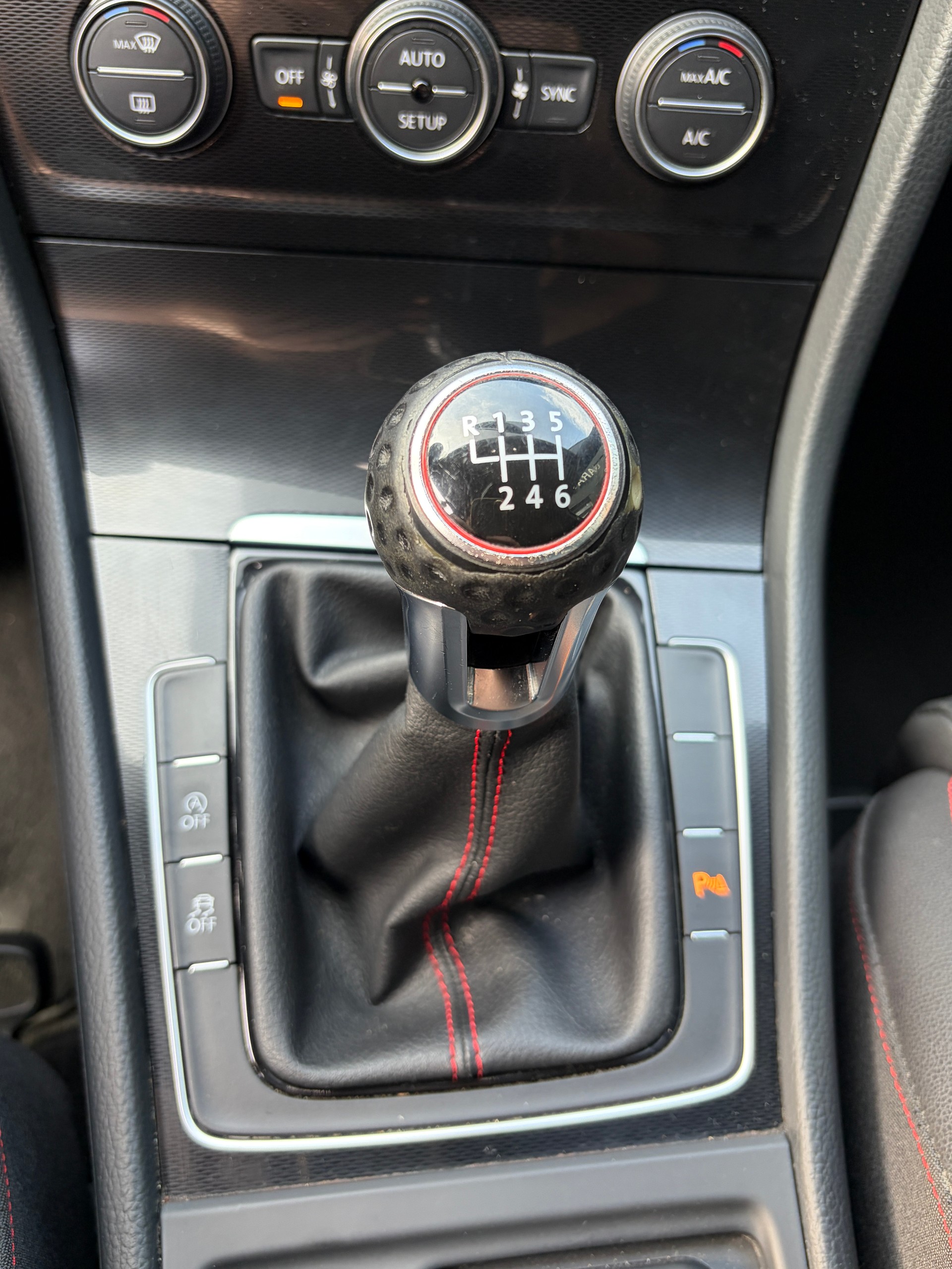VW Golf 2.0 TSI GTI-image-12