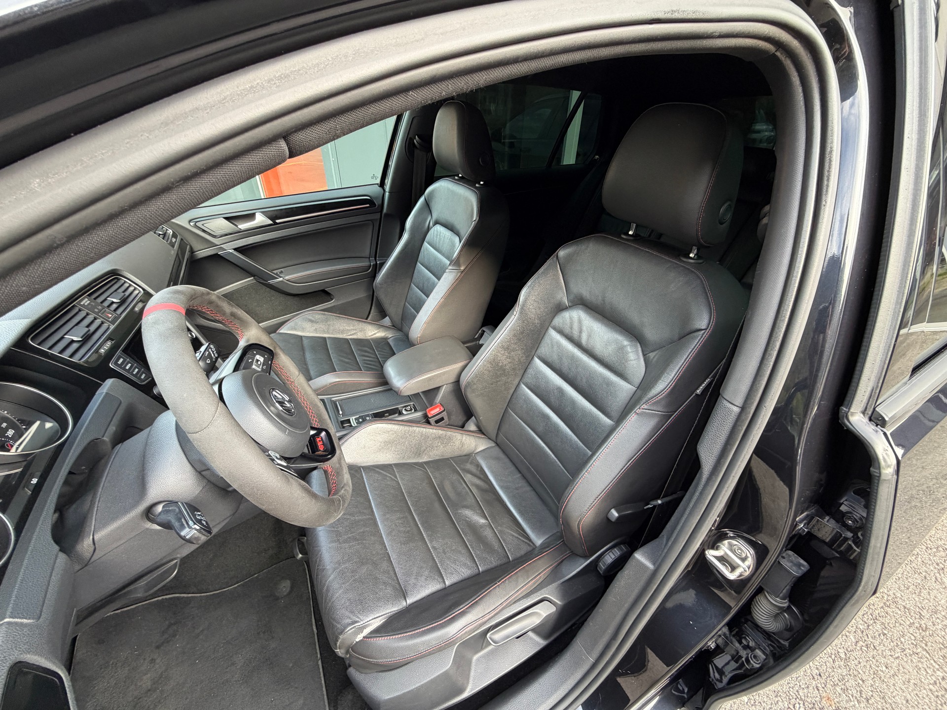 VW Golf 2.0 TSI GTI-image-9