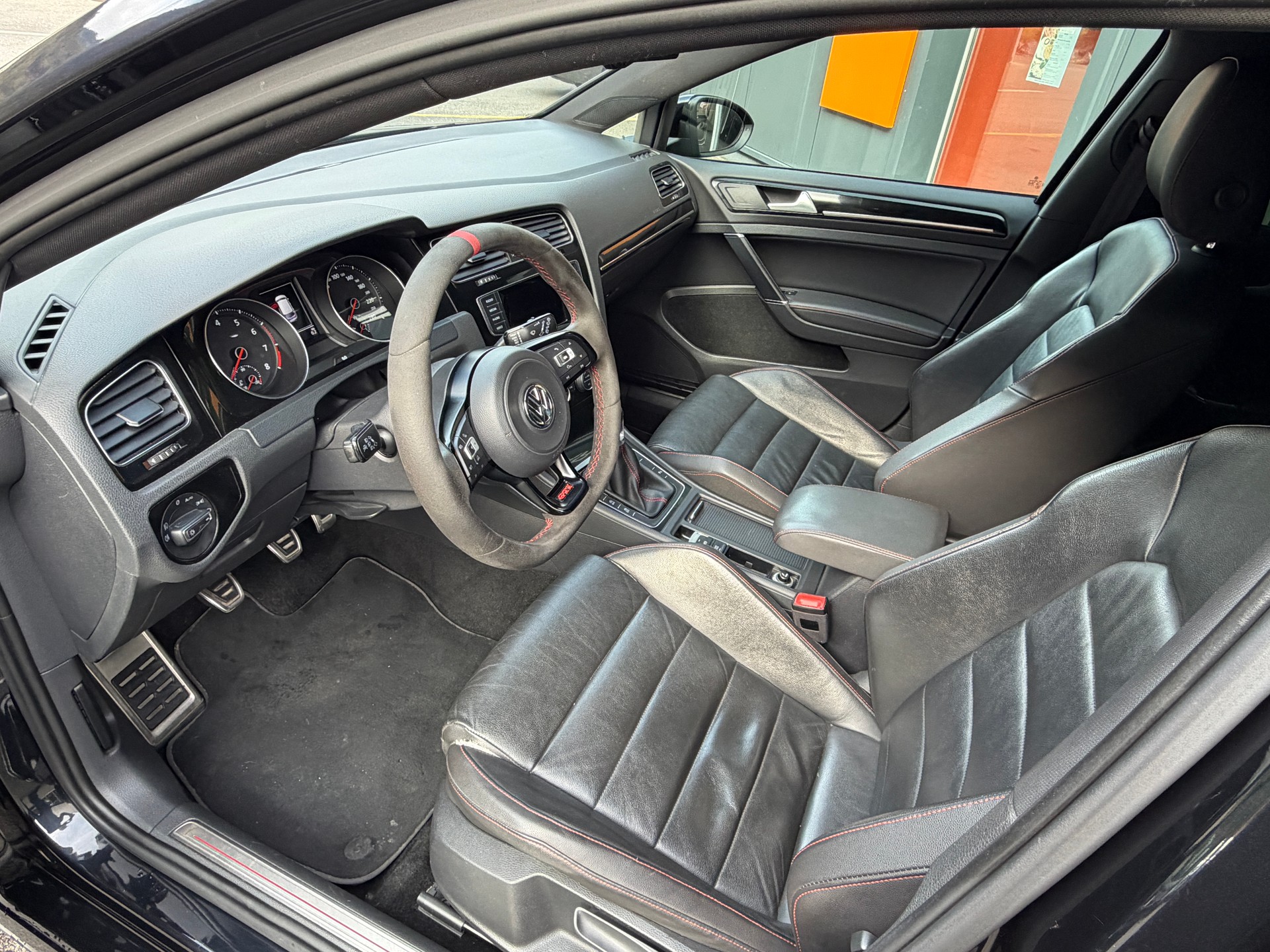VW Golf 2.0 TSI GTI-image-7