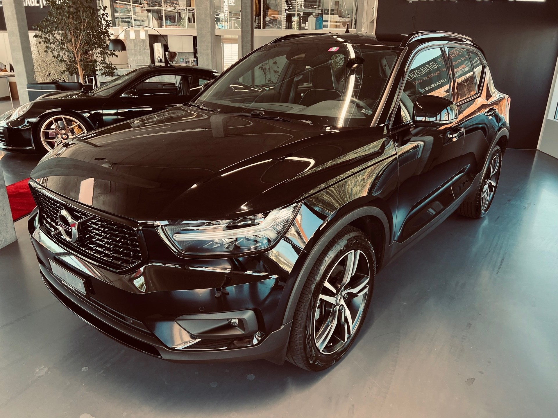 VOLVO XC40 D4 AWD R-Design Geartronic-image-0