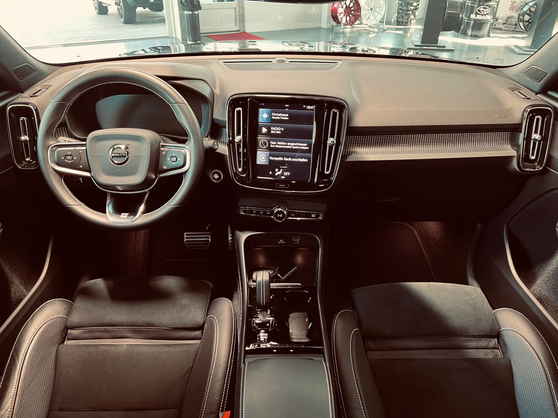 VOLVO XC40 D4 AWD R-Design Geartronic-image-10
