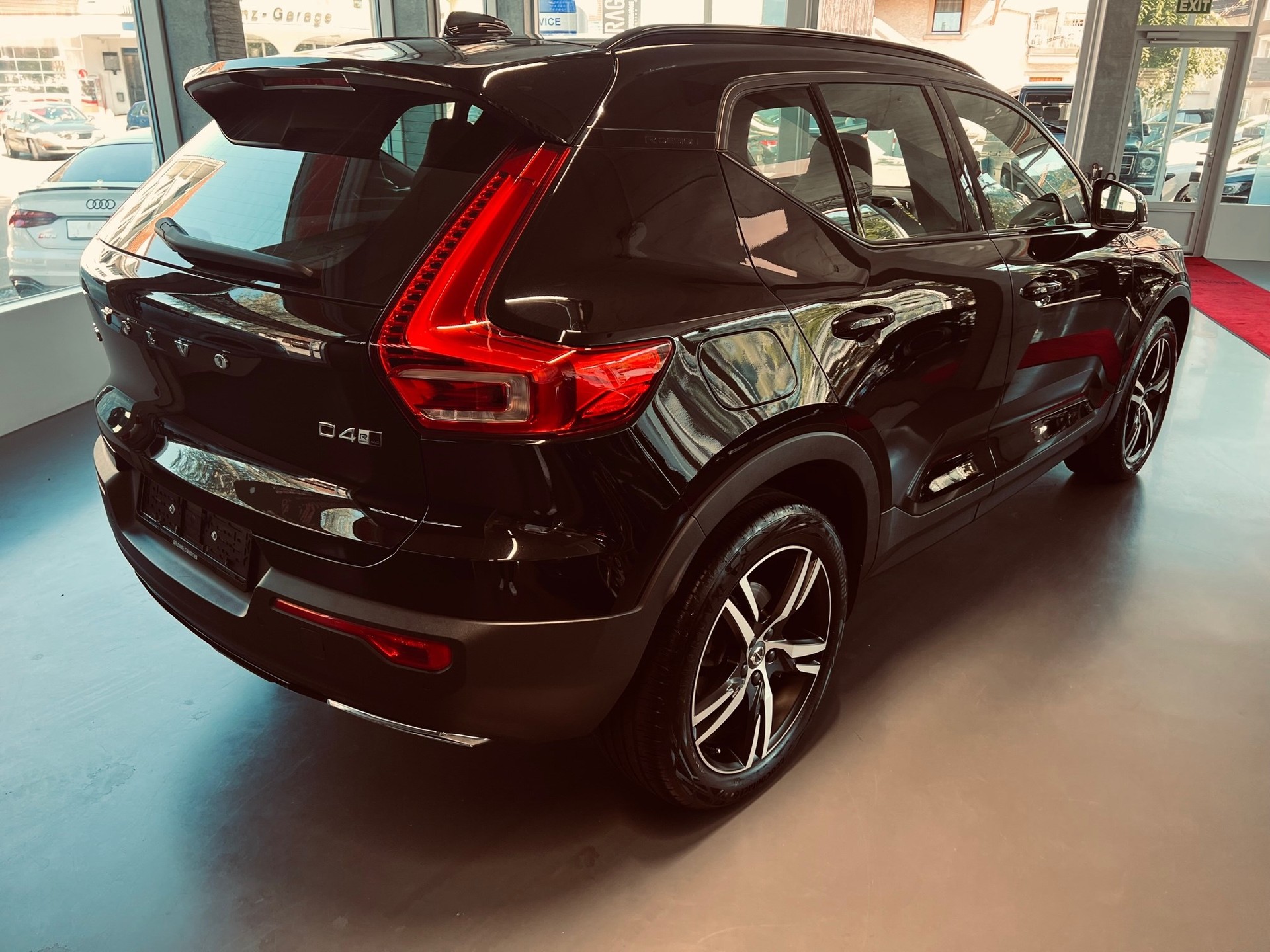 VOLVO XC40 D4 AWD R-Design Geartronic-image-4