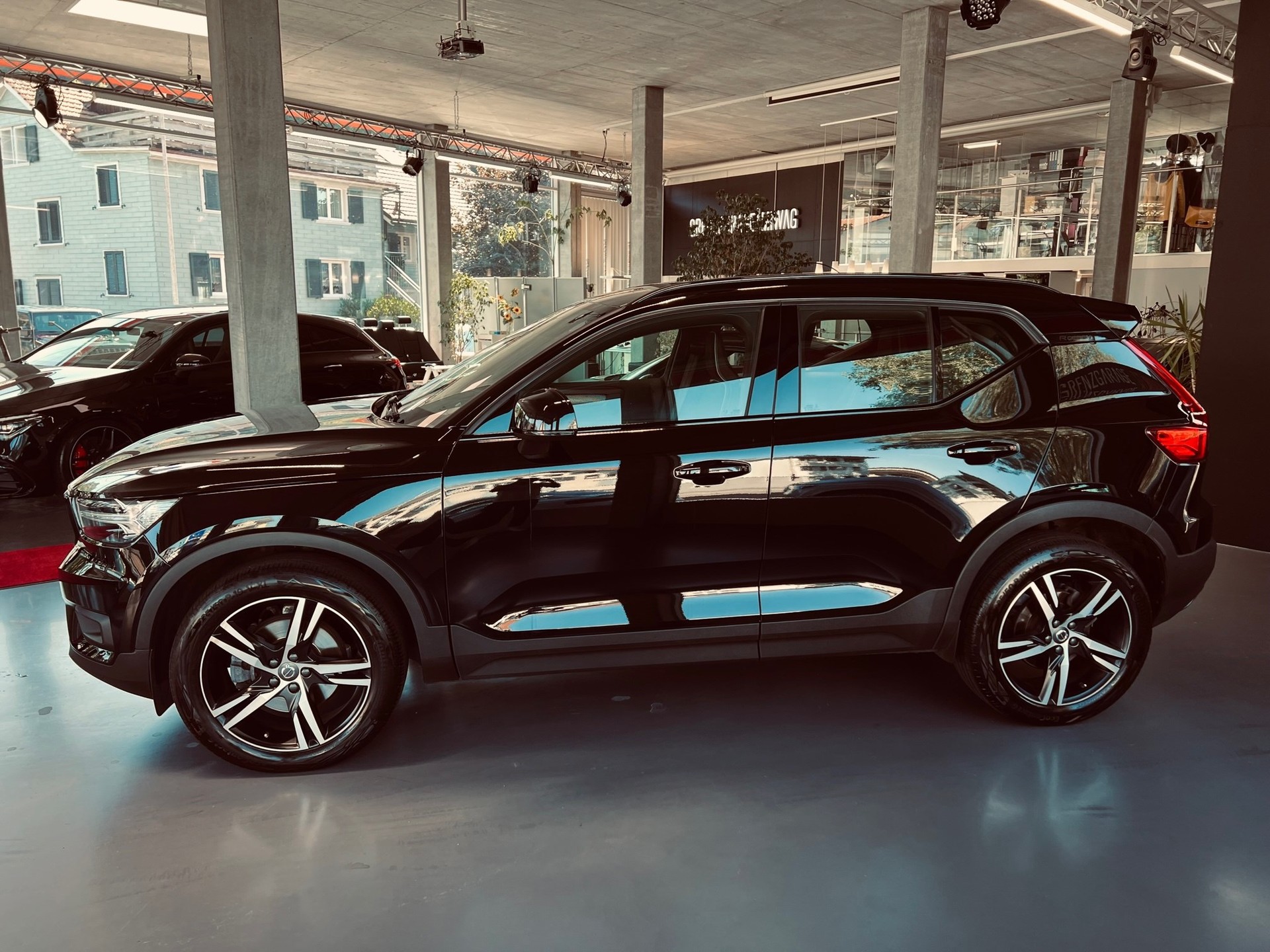 VOLVO XC40 D4 AWD R-Design Geartronic-image-2