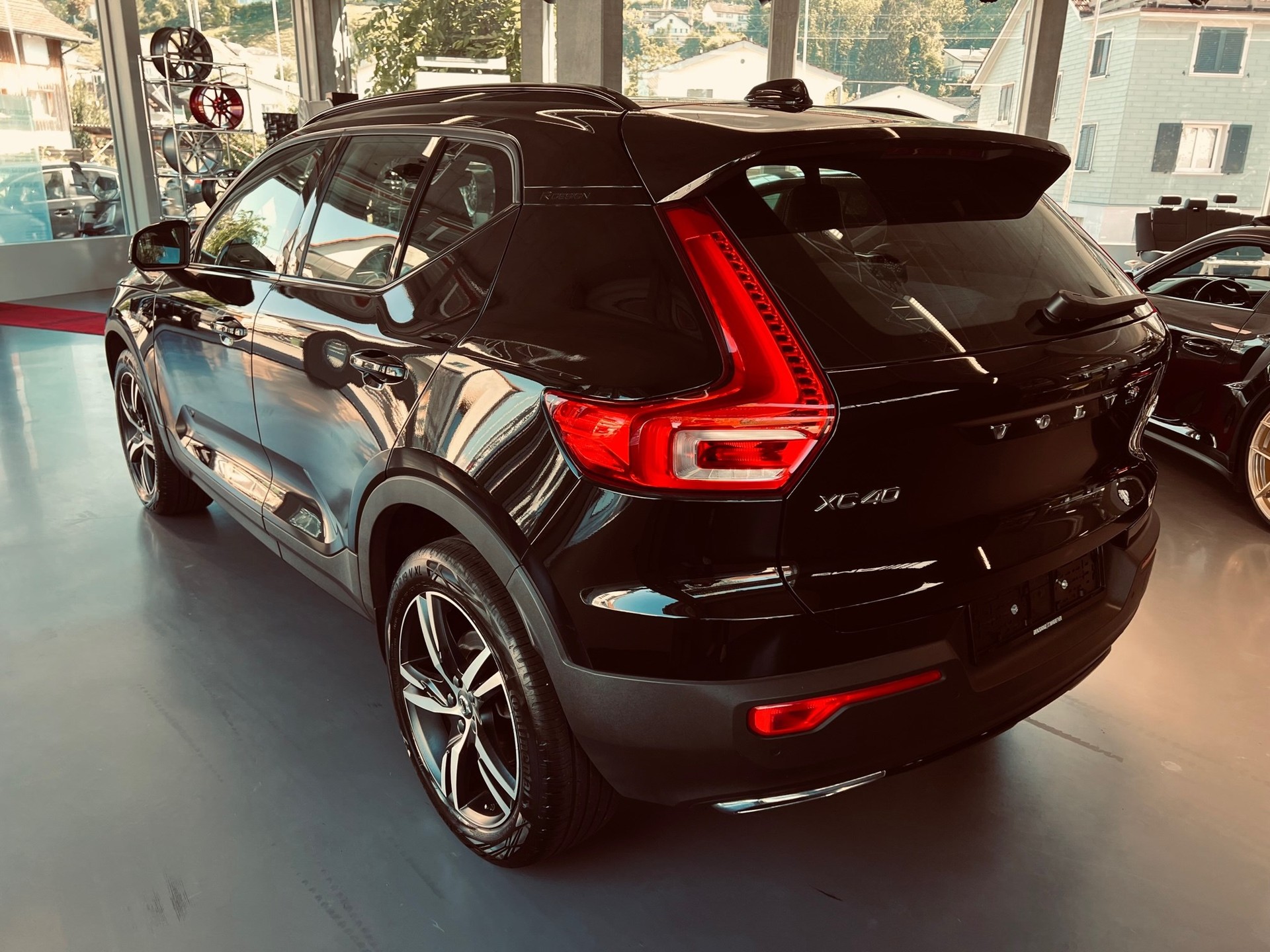 VOLVO XC40 D4 AWD R-Design Geartronic-image-5