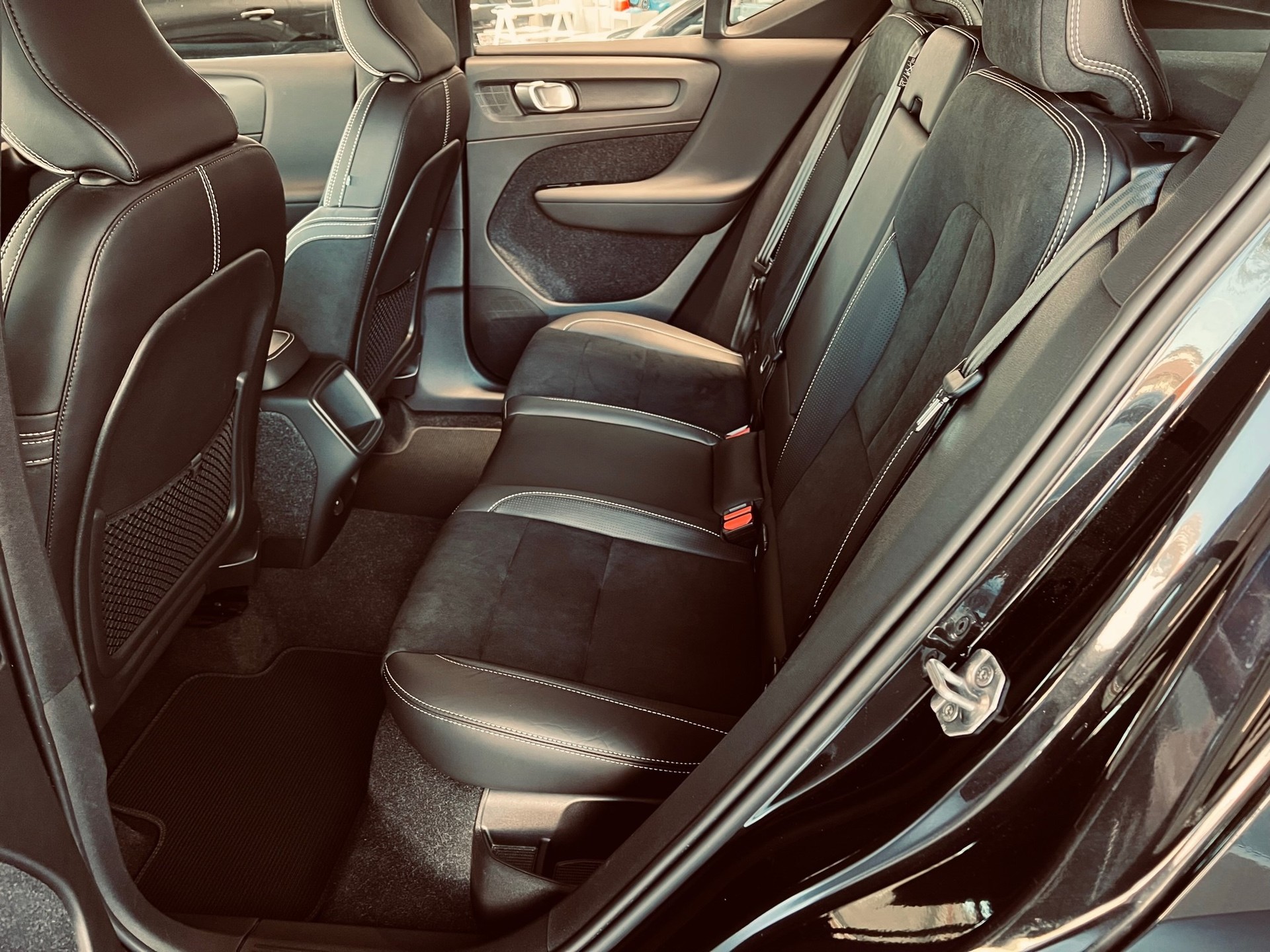 VOLVO XC40 D4 AWD R-Design Geartronic-image-8
