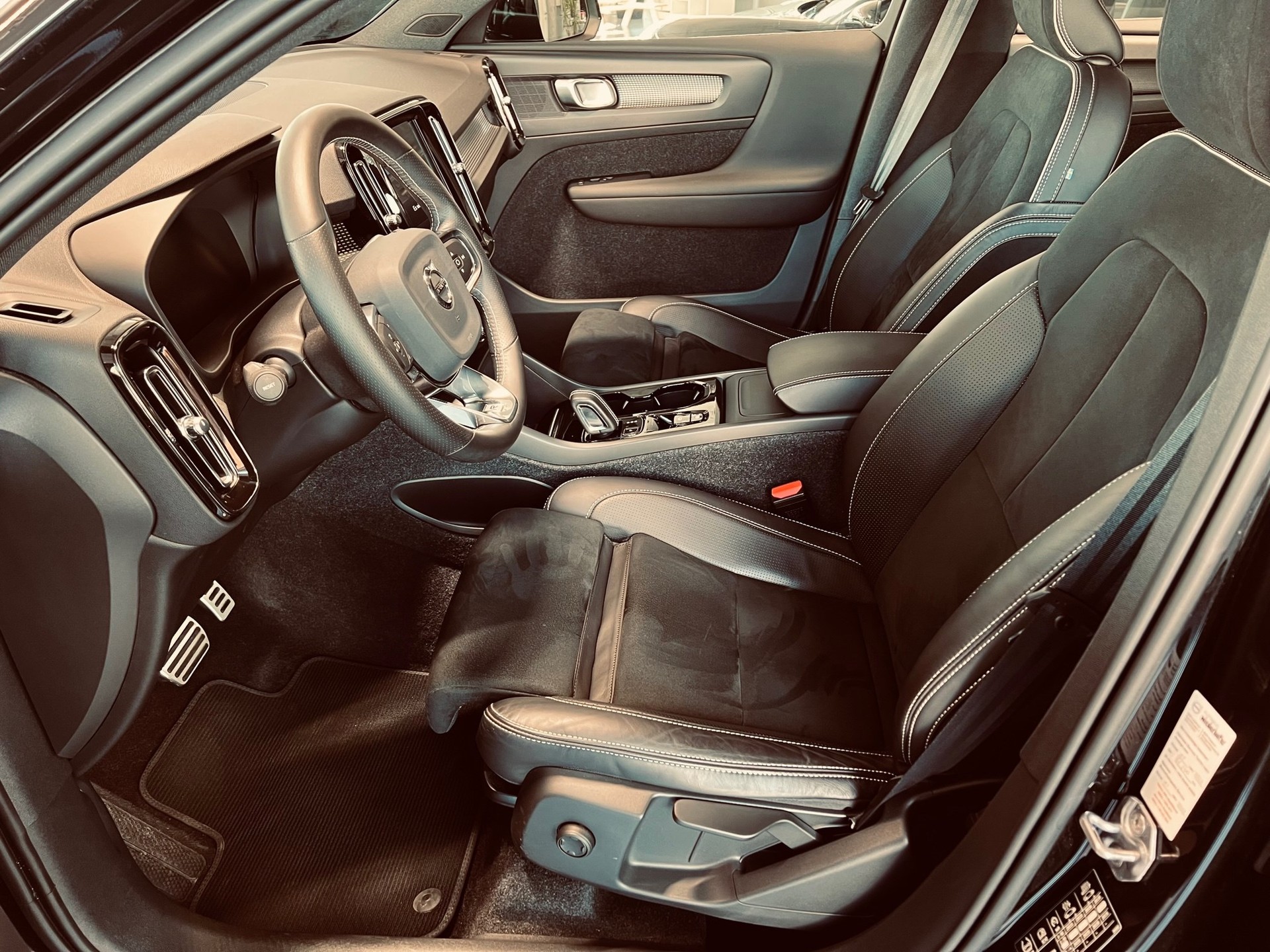 VOLVO XC40 D4 AWD R-Design Geartronic-image-7