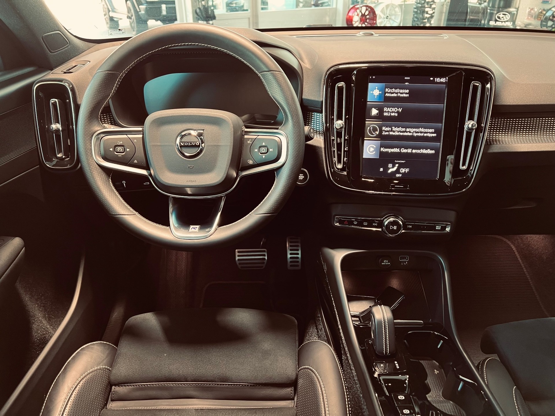 VOLVO XC40 D4 AWD R-Design Geartronic-image-9