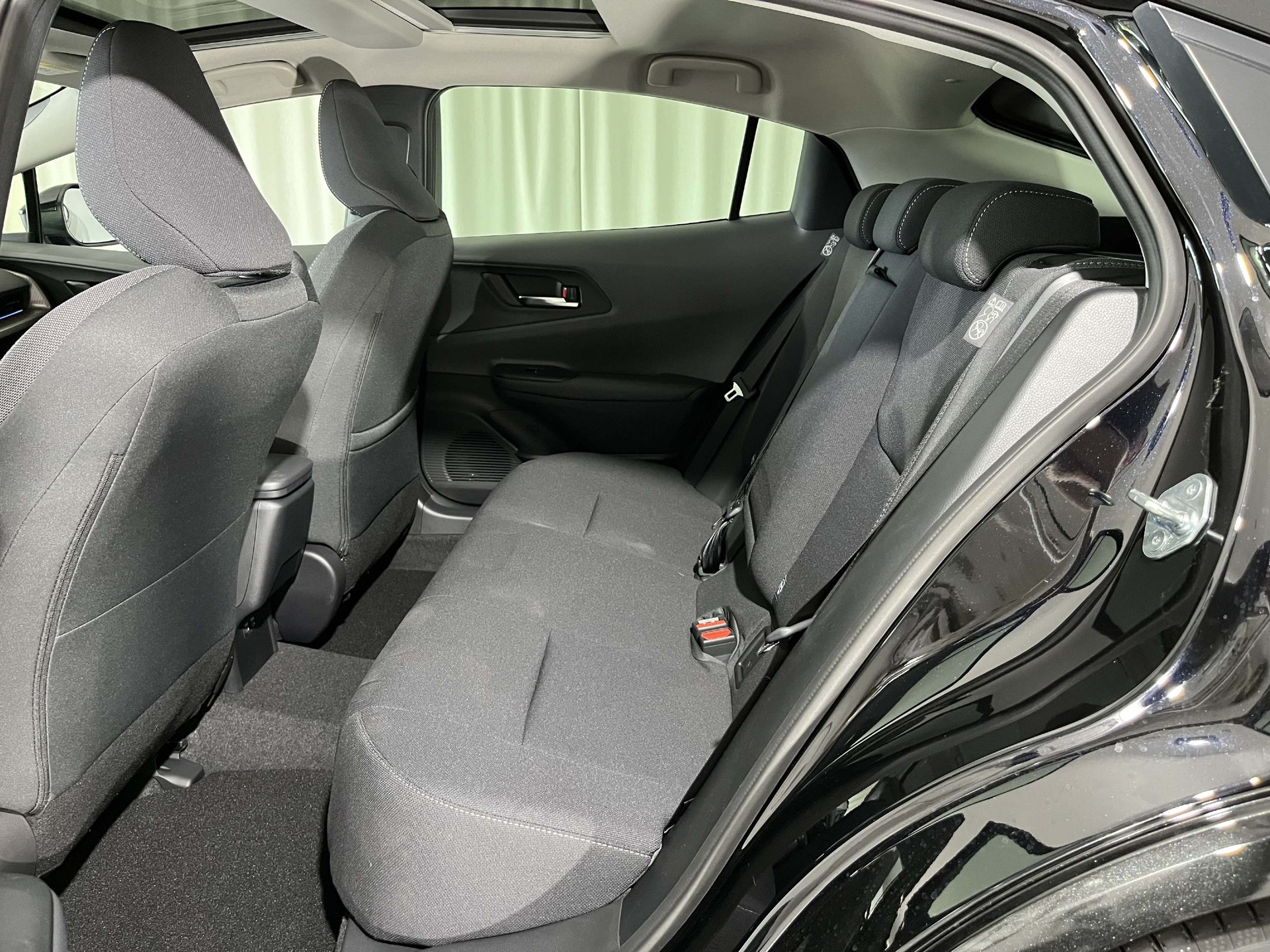 TOYOTA Prius 2.0 Plug-In-Hybrid Style-image-7