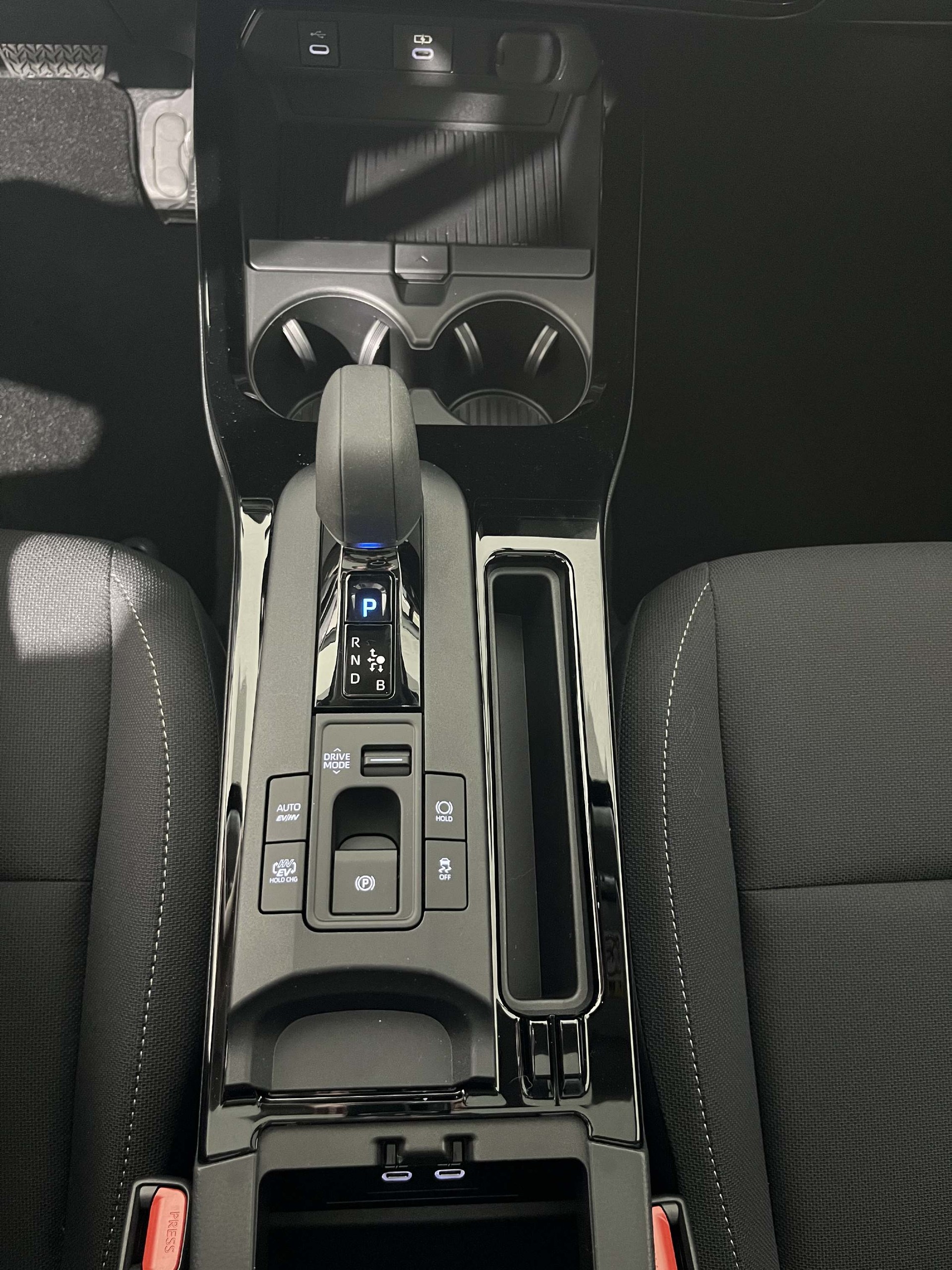 TOYOTA Prius 2.0 Plug-In-Hybrid Style-image-10