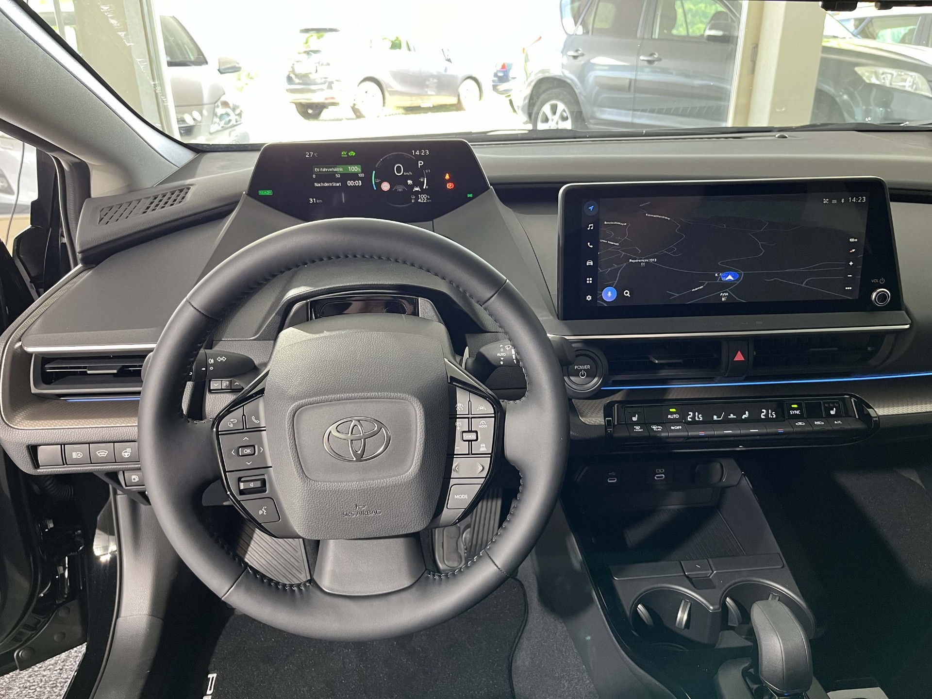 TOYOTA Prius 2.0 Plug-In-Hybrid Style-image-11