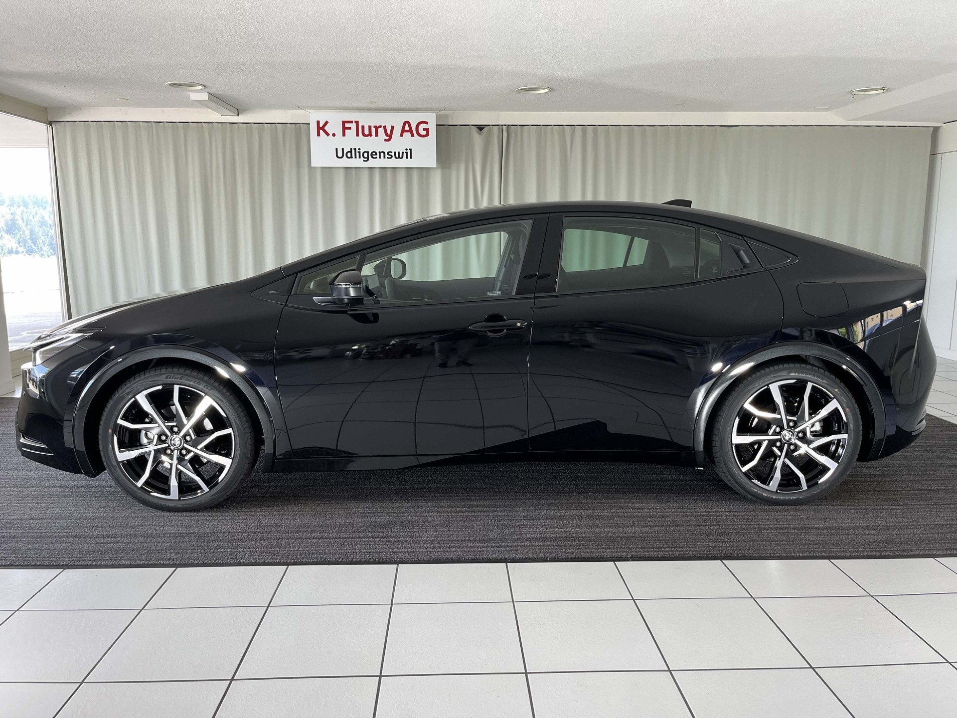 TOYOTA Prius 2.0 Plug-In-Hybrid Style-image-1